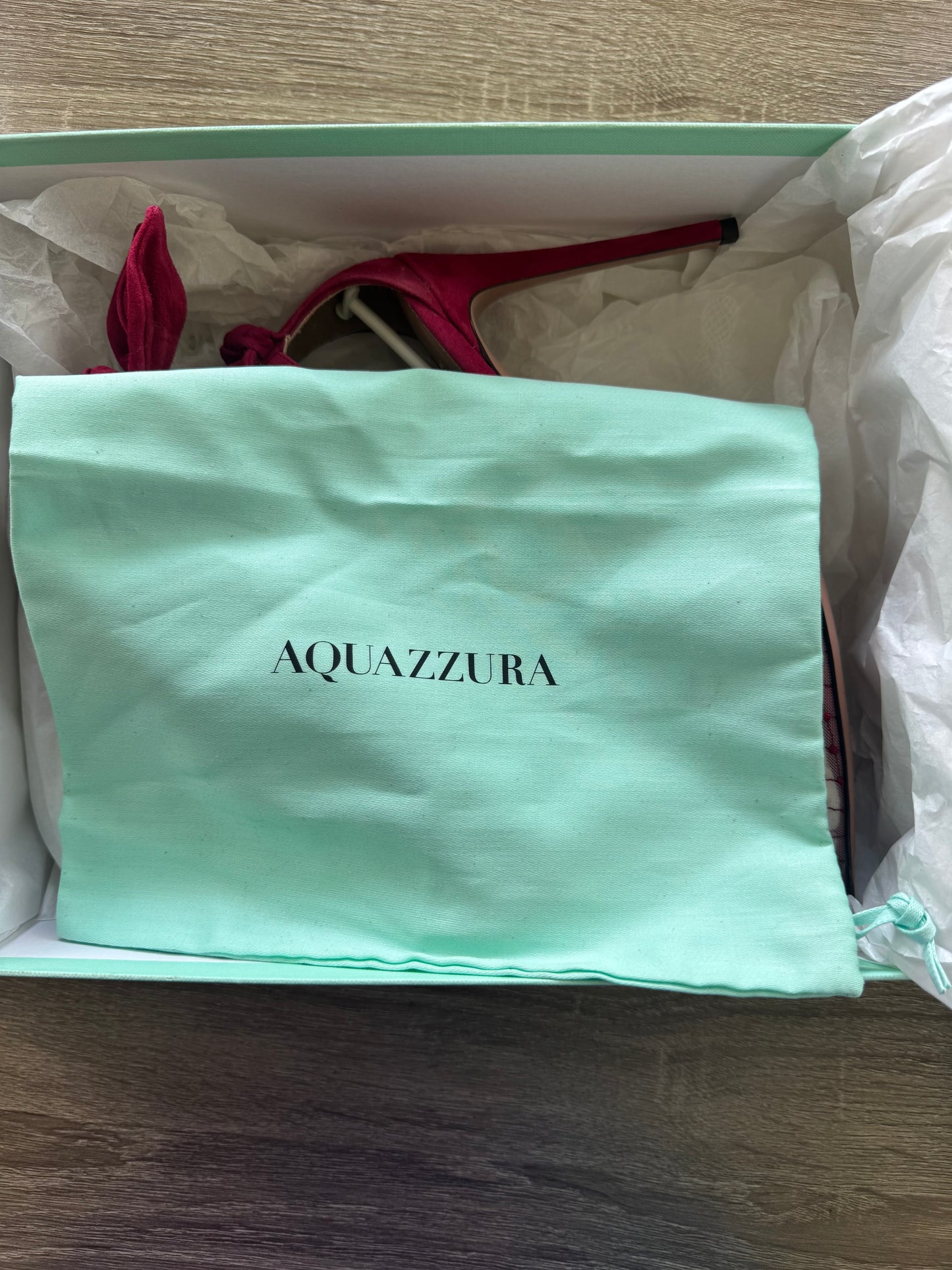 Pantofii Bow Tie Aquazzura spectaculoși din piele naturală, în condiție nouă ( mărimea 40,5)
Spectaculoși, lucrați impecabil.