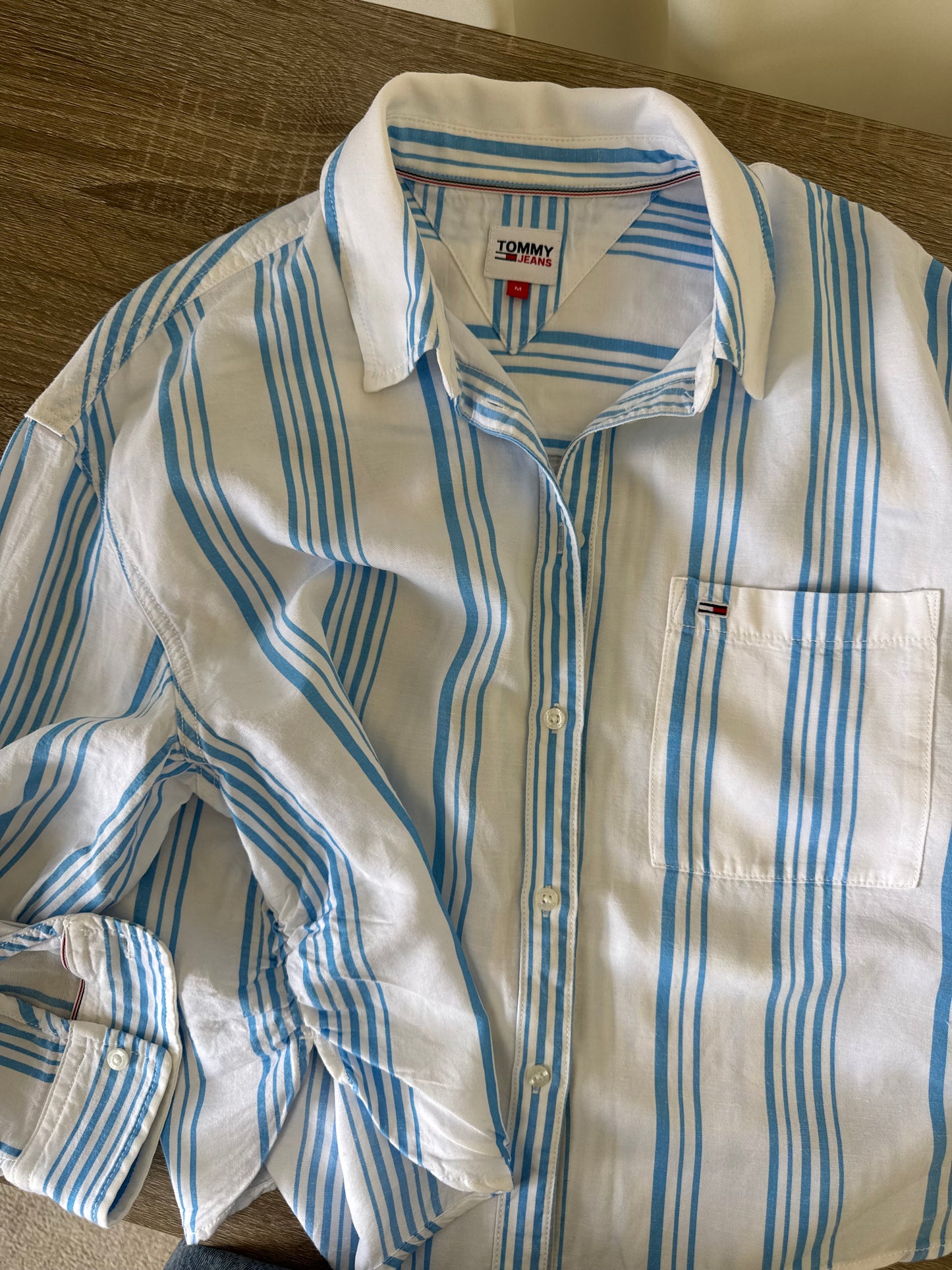 Camasa crop Tommy din 100% bumbac
(Mărimea M)