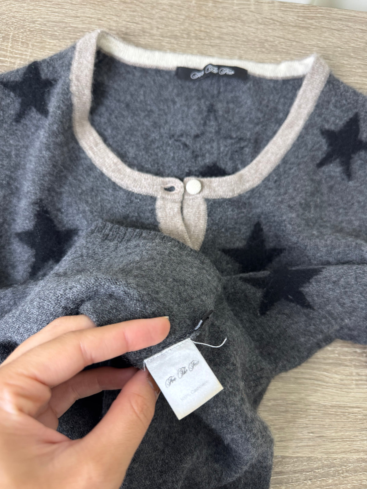 Jerse superb din 100% cașmir cu print de stele ( mărimea xs /S)