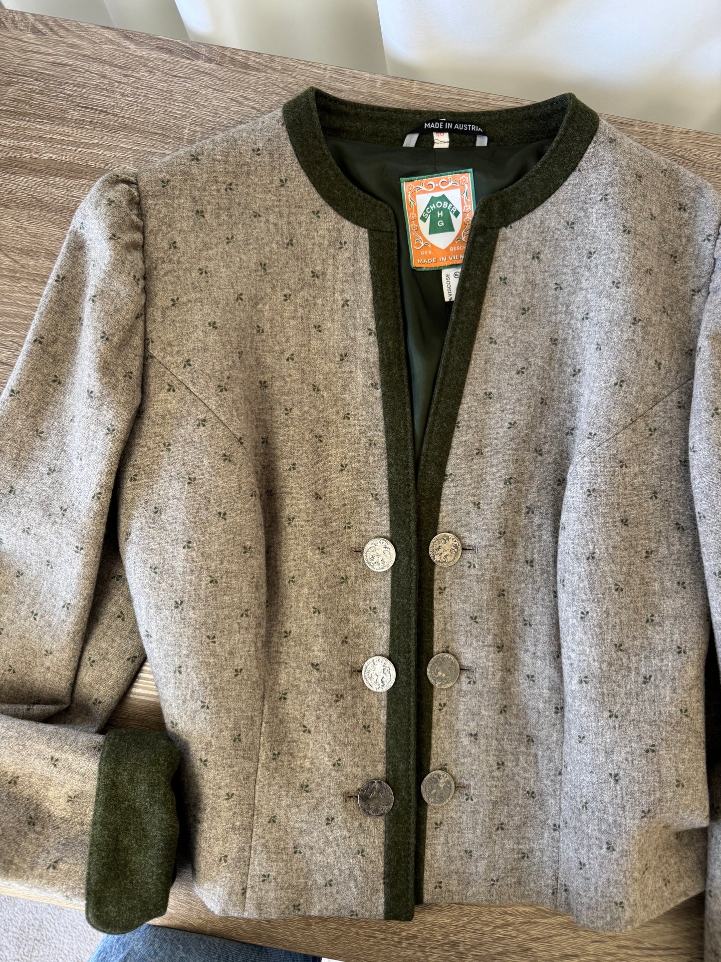 Sacou-jacheta vintage din lana cu nasturi metalici
(Mărimea M/L)