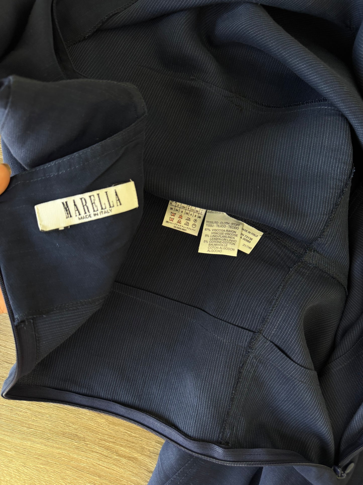 Back! Rochie MARELLA by MAX MARA din vâscoză și in, închidere cu fermoar și nasturi ( mărimea S )