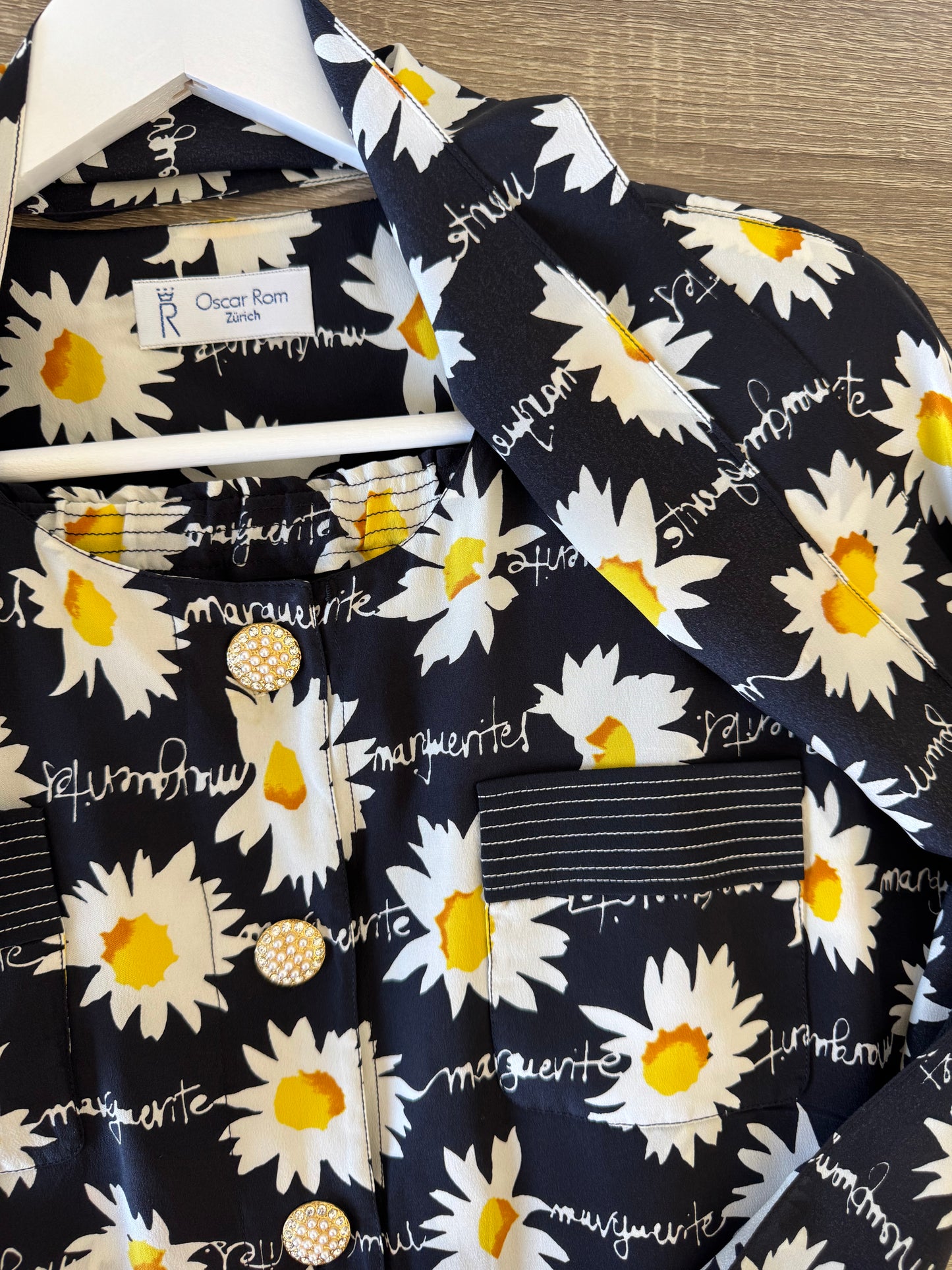 Set superb cu print margareta din 100% mătase naturala, cămașă + fusta ( mărimea S-M)