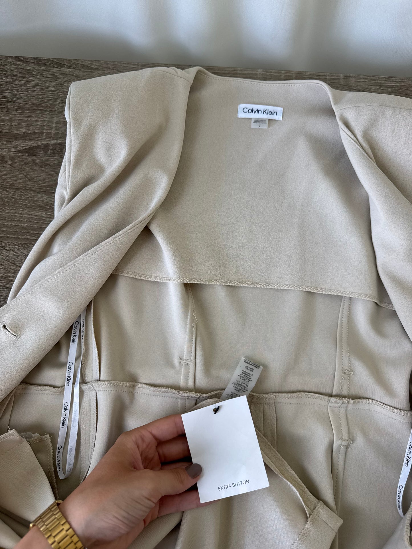 Rochie nouă CALVIN KLEIN cu centura pentru marcarea taliei
(Mărimea S)