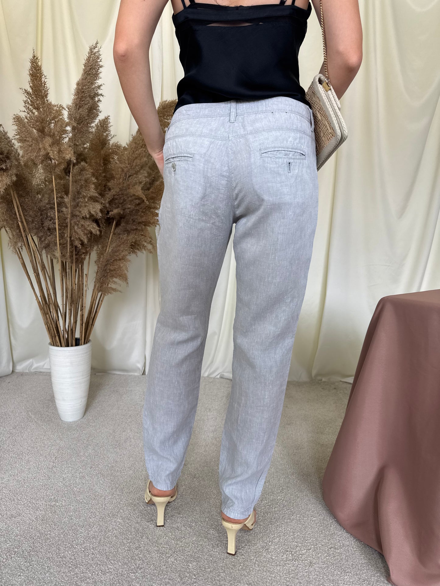 Pantalon BRAX din 100% in cu talie medie
(Mărimea S)