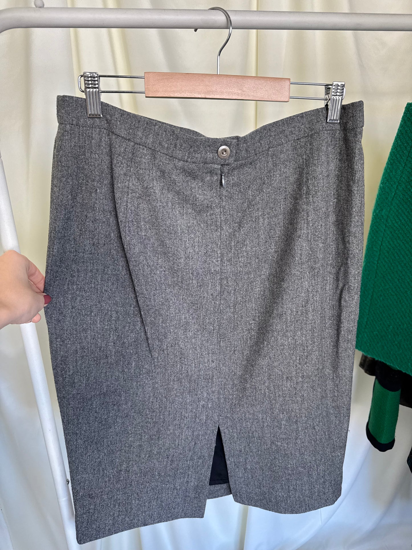 Fusta ESCADA office din lana extrem de fină
(Mărimea L)