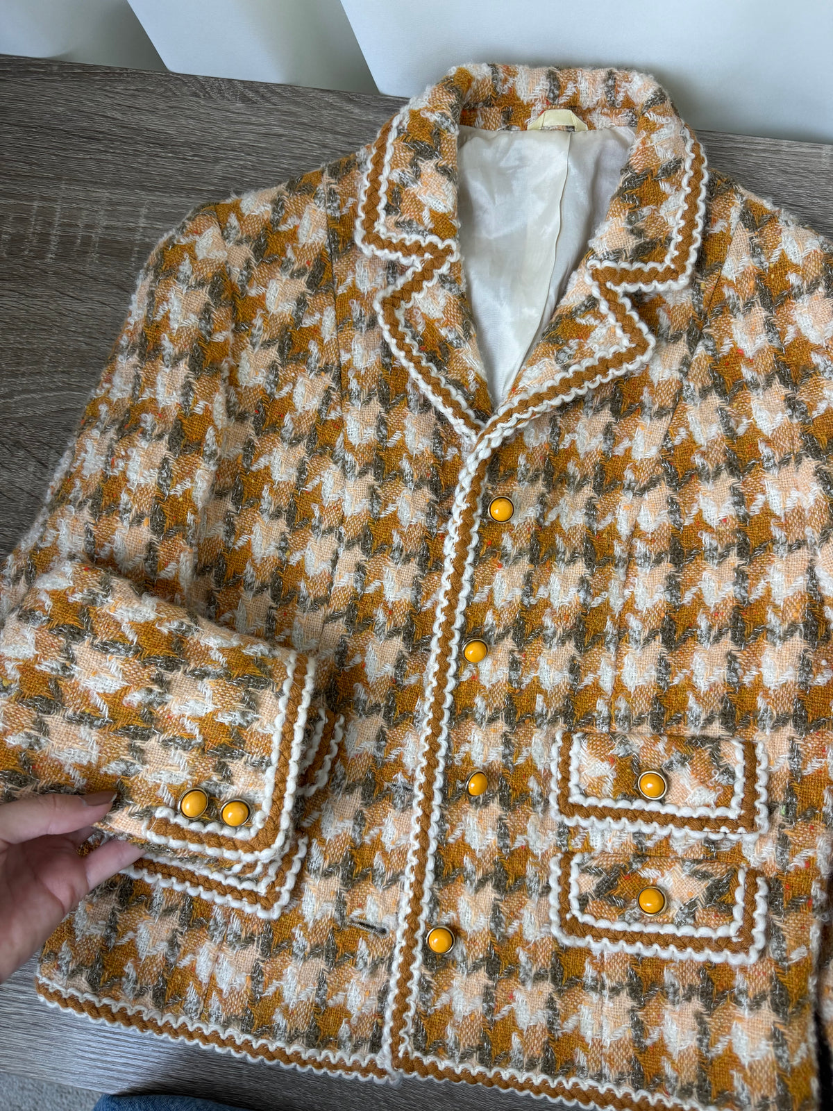 Sacou vintage tip jachetă din tWeed superb de lana, nasturi bijuterie ( mărimea xs)