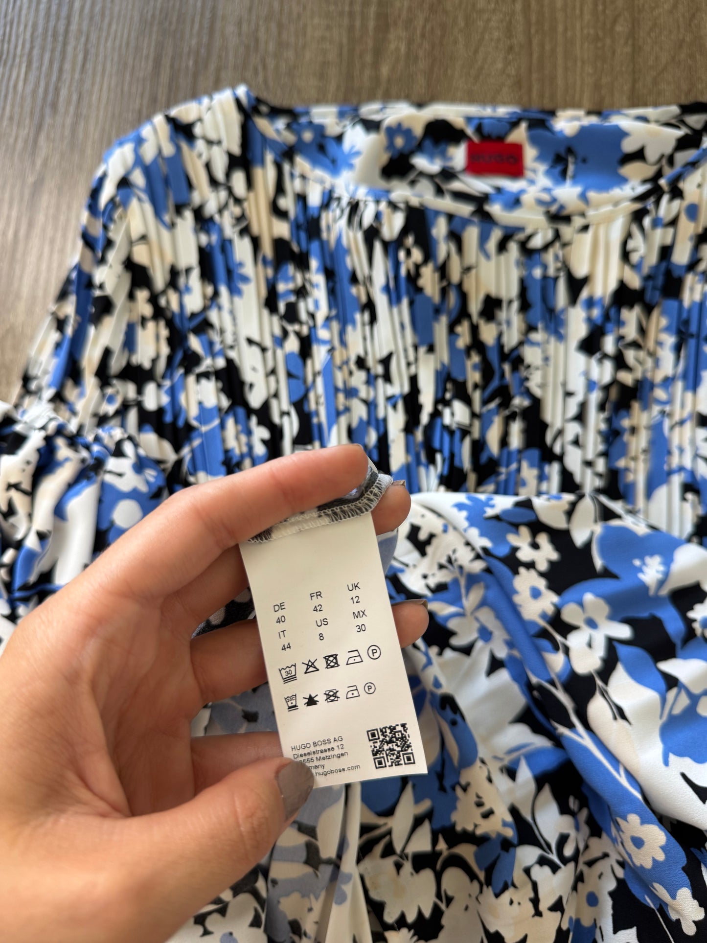 Rochie Hugo Boss cu print floral și mâneci ample (mărimea S/M)