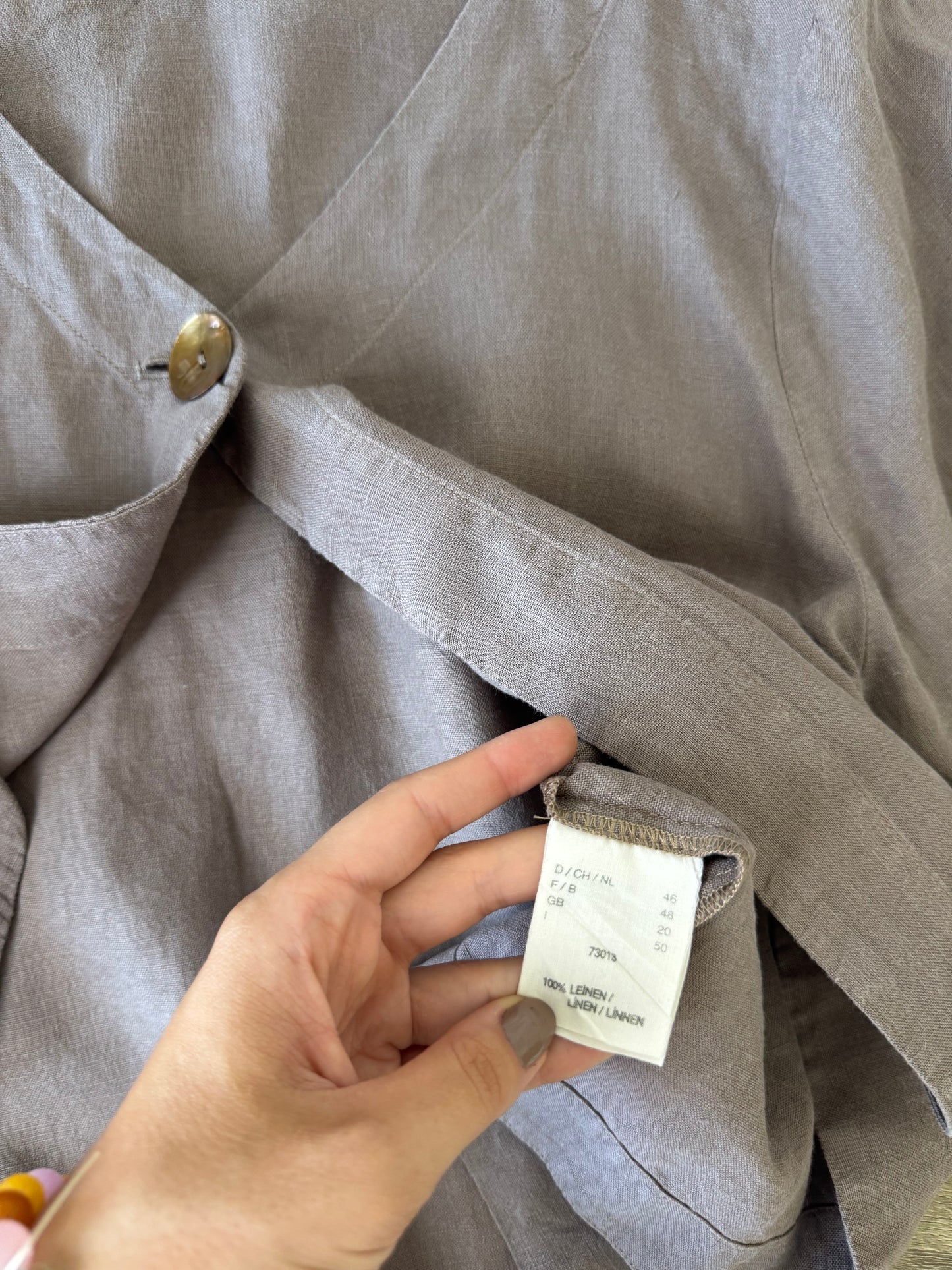 Sacou în fit lejer din 100% in cu nasture tip perla ( mărimea M/L)