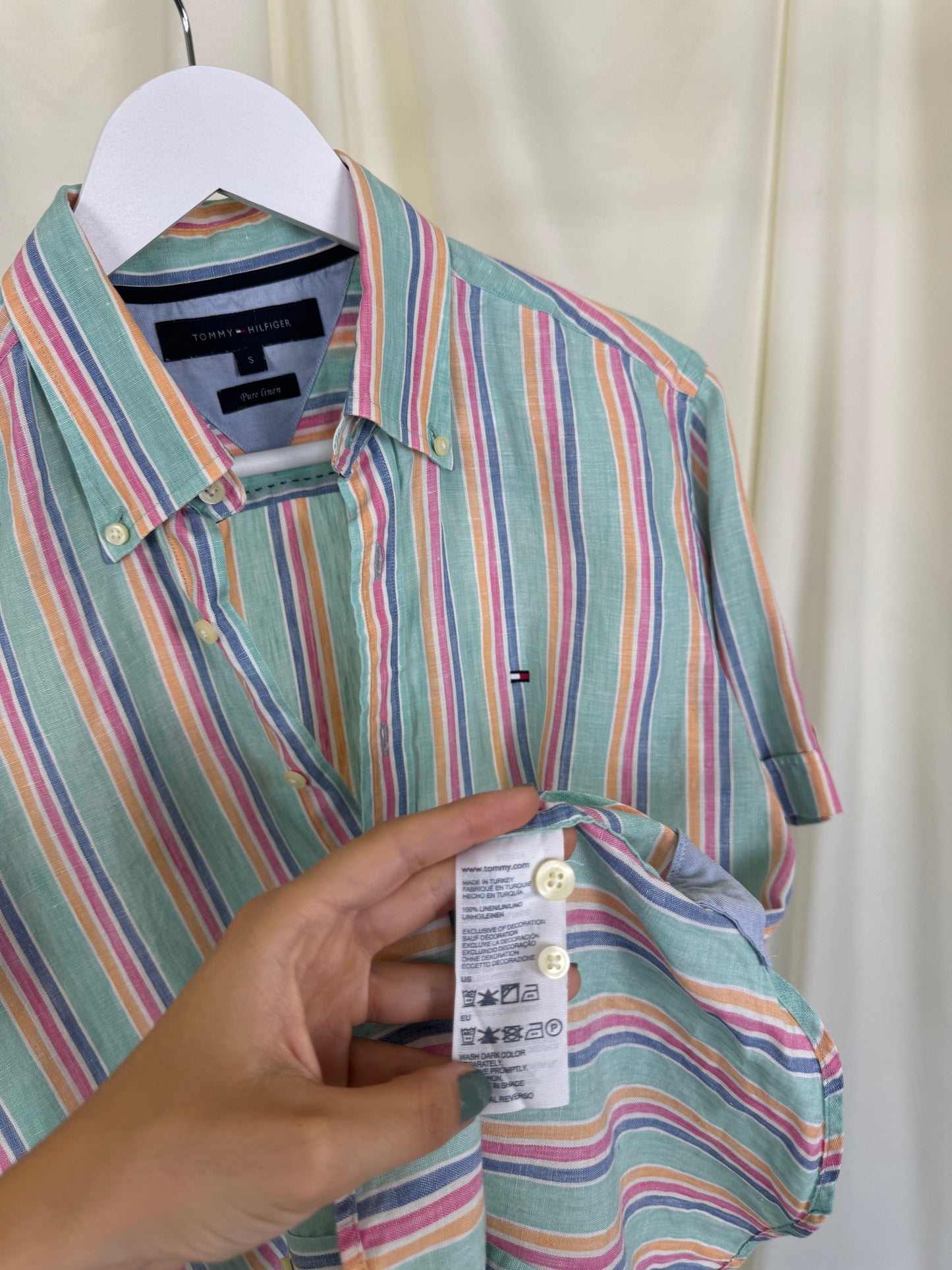 Cămașă Tommy din 100% in, print de vară în dungi
(Mărimea S)