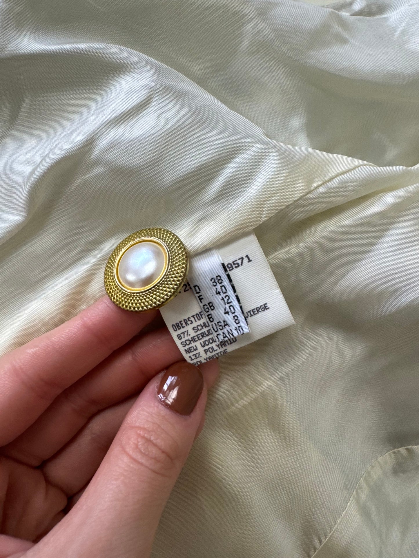 Piesa vintage superbă din stofă de lână( mărimea M)