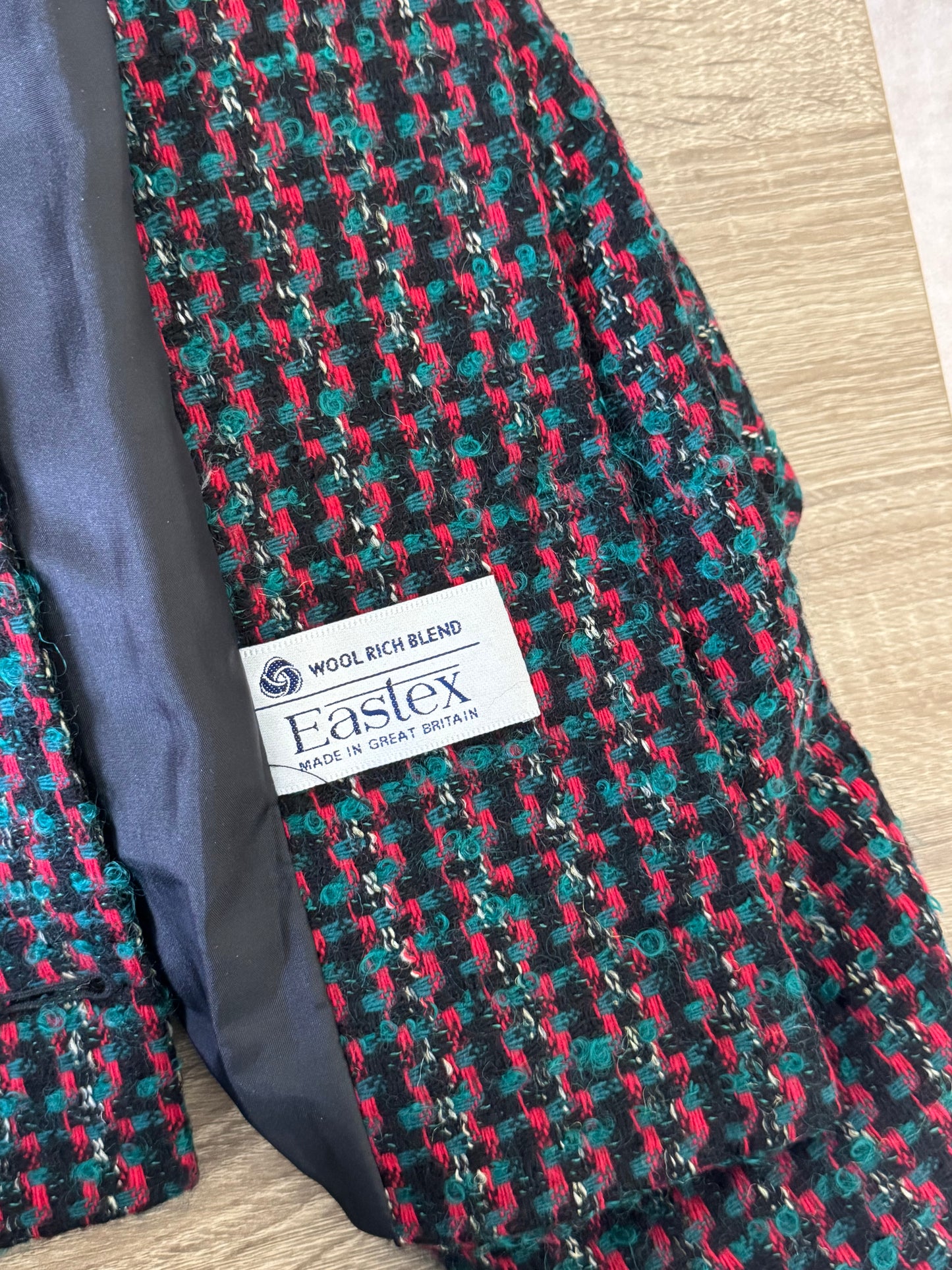 Jacheta din lana tip tweed cu detalii din catifea neagră și nasturi tip bijuterie, mărimea L/XL,