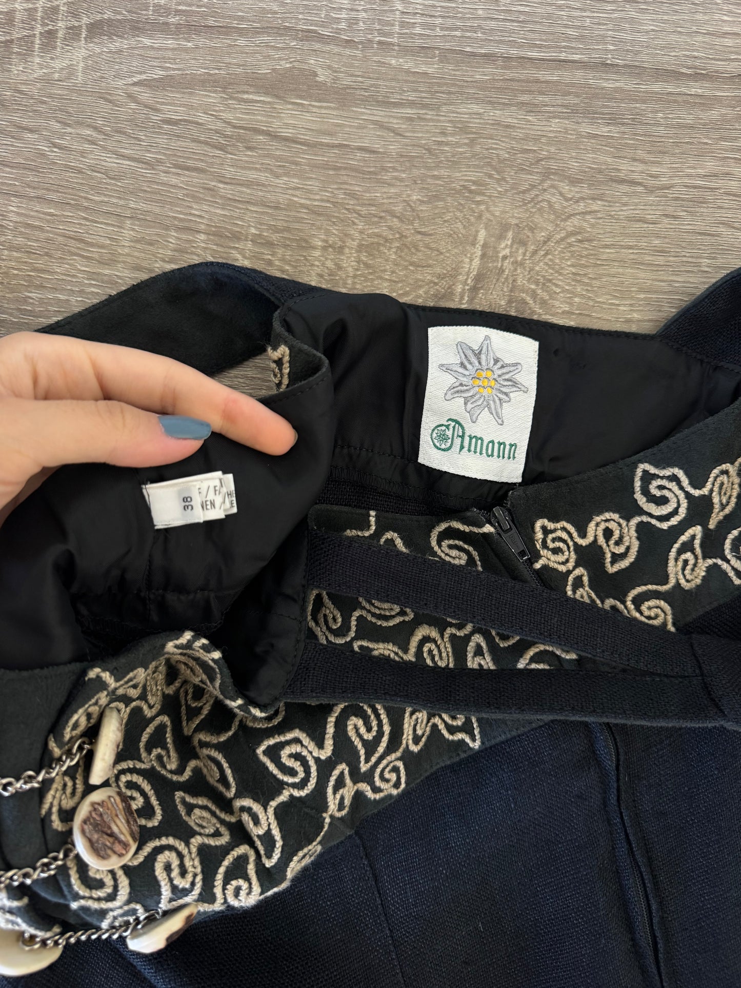 Rochie vintage din 100% in cu bretele din piele naturala întoarsă ( mărimea S/M)