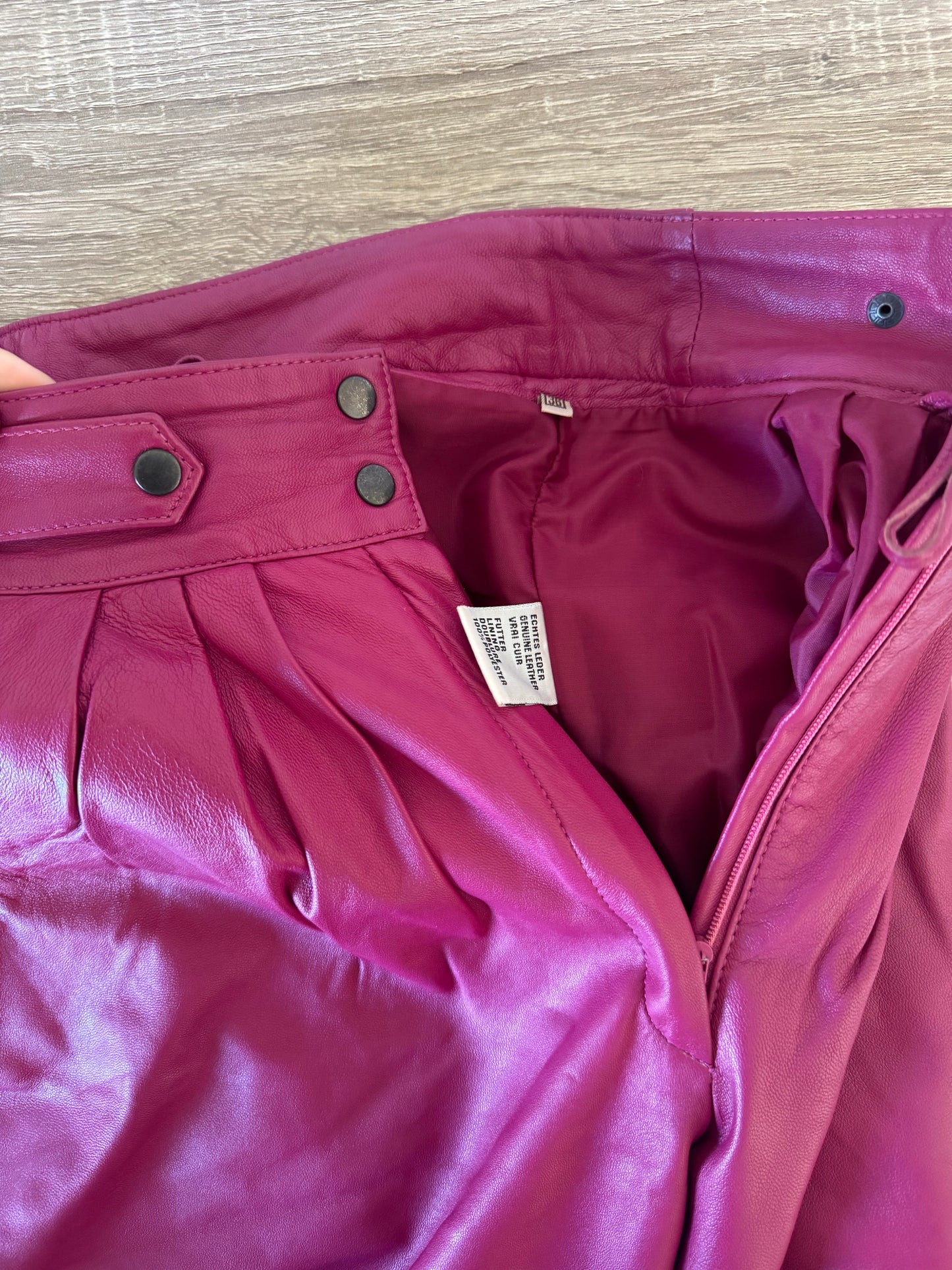 Pantalon vintage din piele naturală cu talie înaltă
(Mărimea S)