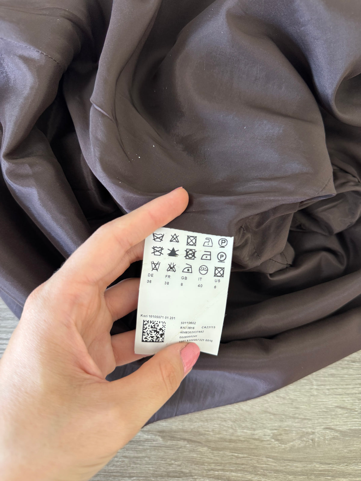 Rochie elegantă HUGO BOSS din 100% mătase naturală finuță, talie marcata ( mărimea XS)