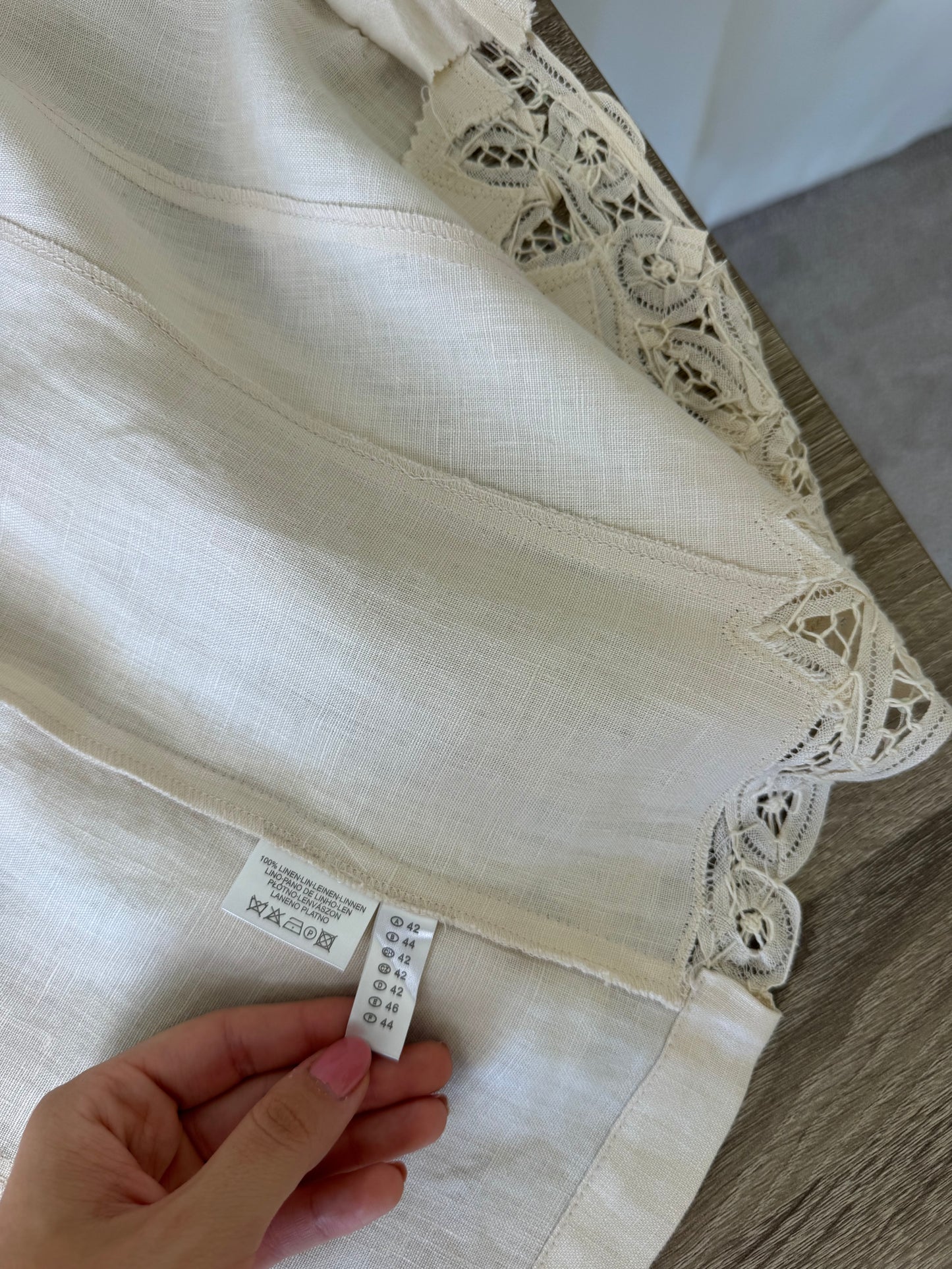Sacou de vară din 100% in cu broderie superbă ( mărimea L)