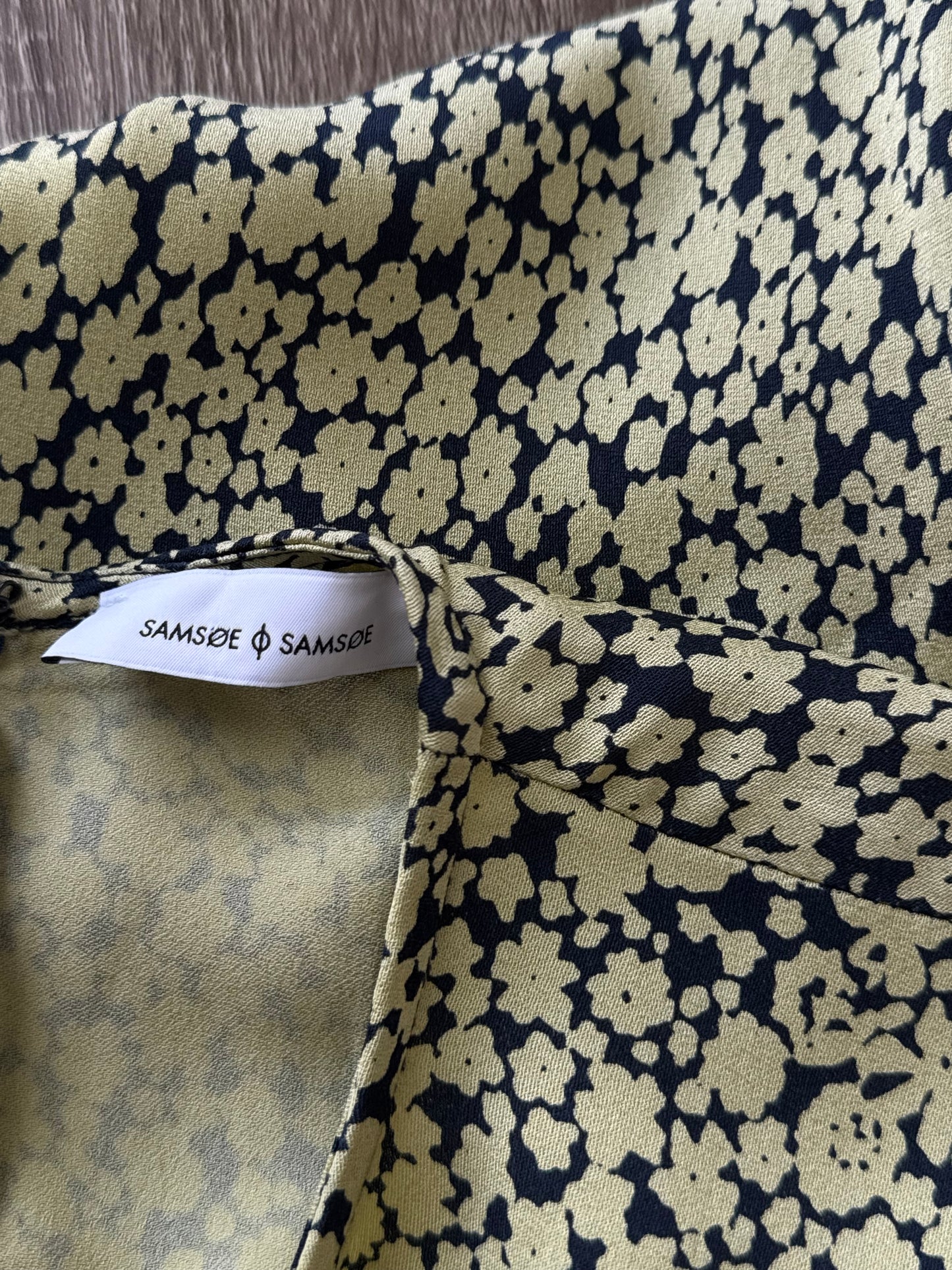 Rochie cu print SAMSOE SAMSOE din 100% vascoza
(Mărimea S)