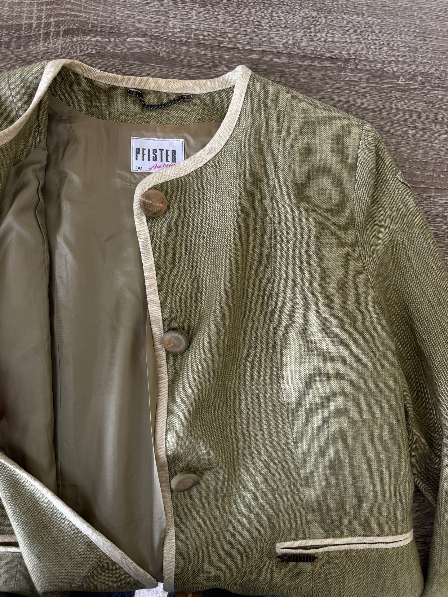 Sacou superb din 100% in verde olive
(Mărimea S/M)