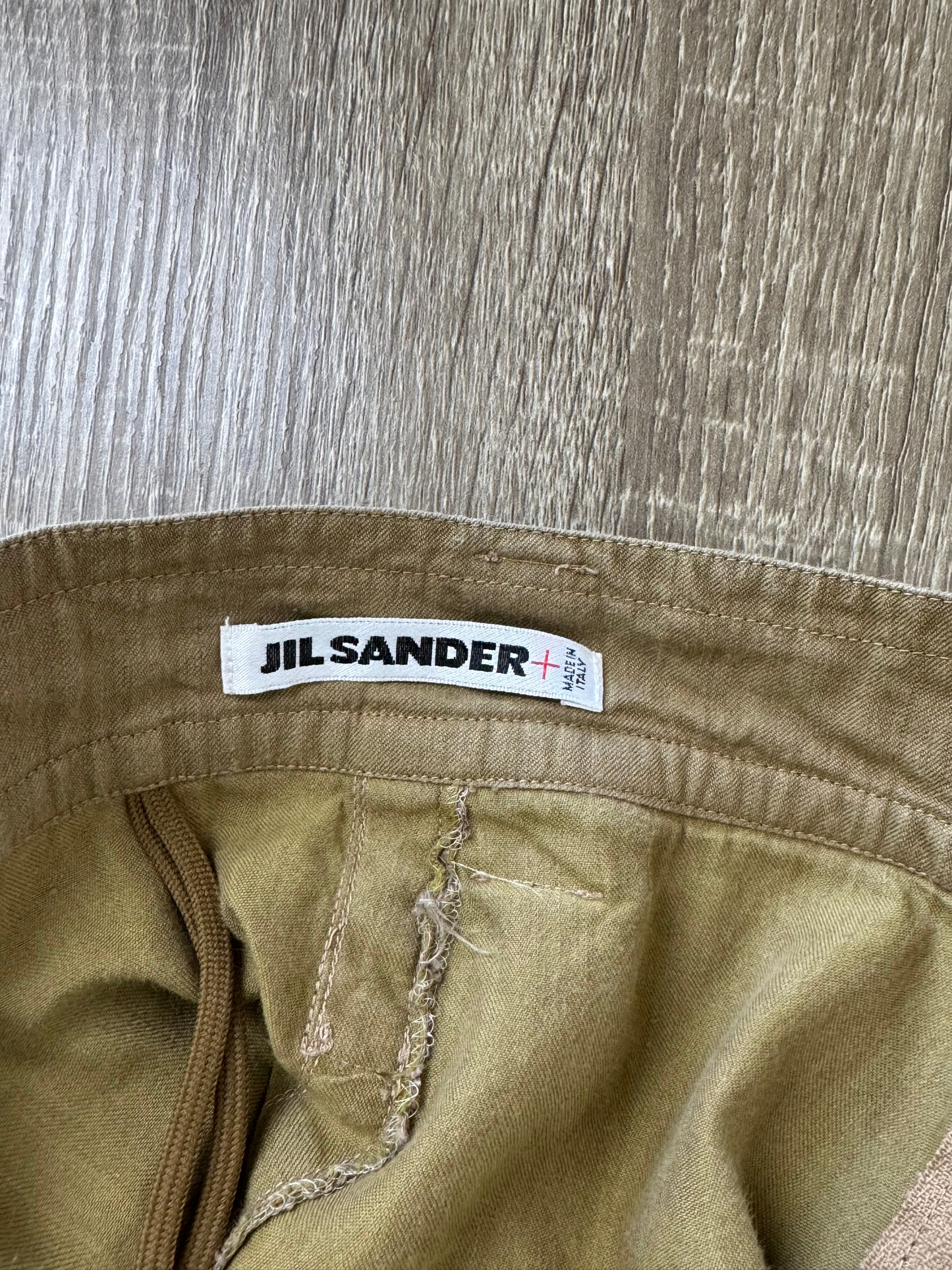 Pantalon brand luxury JIL SANDER cu talie super înaltă din in
(Mărimea XS/S)- 66 cm talie