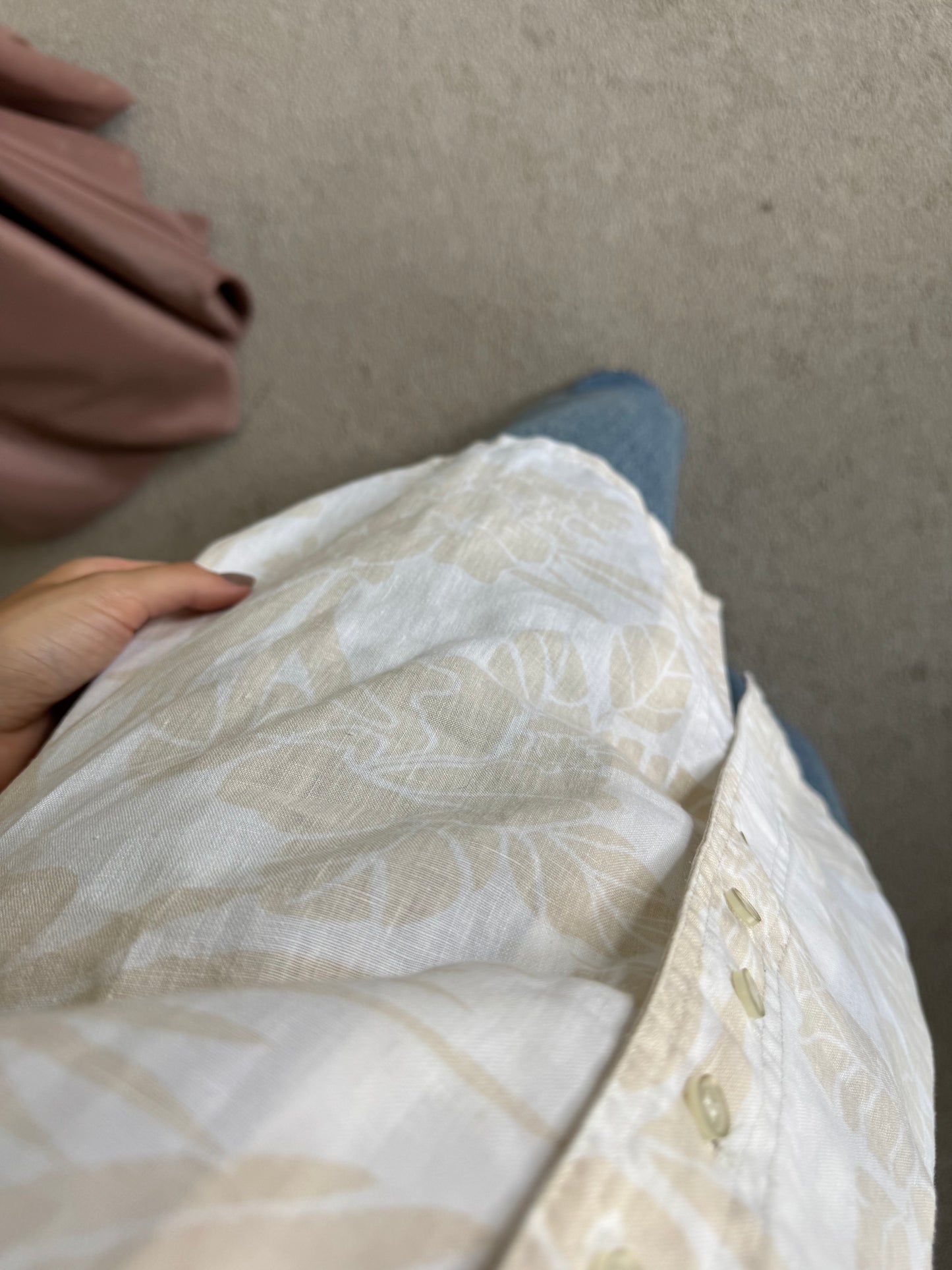 Cămașă superbă din 100% in cu print floral
(Mărimea S/M)