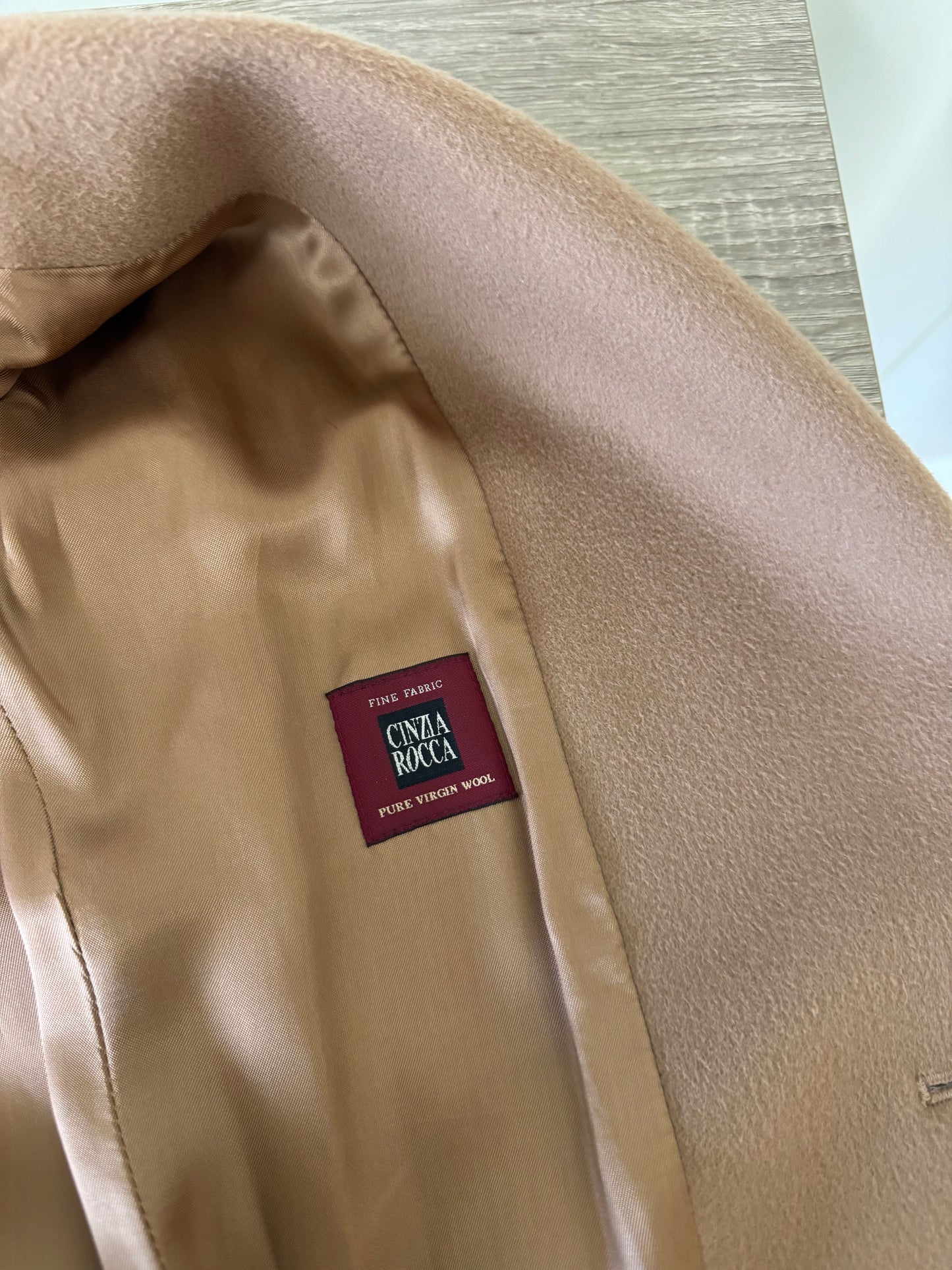 Palton Cinzia Rocca model actual,mărimea S/36, stofă superbă din 100% lână virgină.