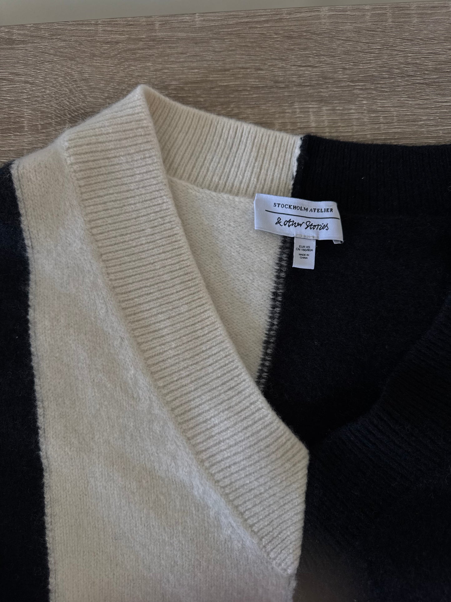 Pulover din 100% lână & OTHER Stories (mărimea XS)