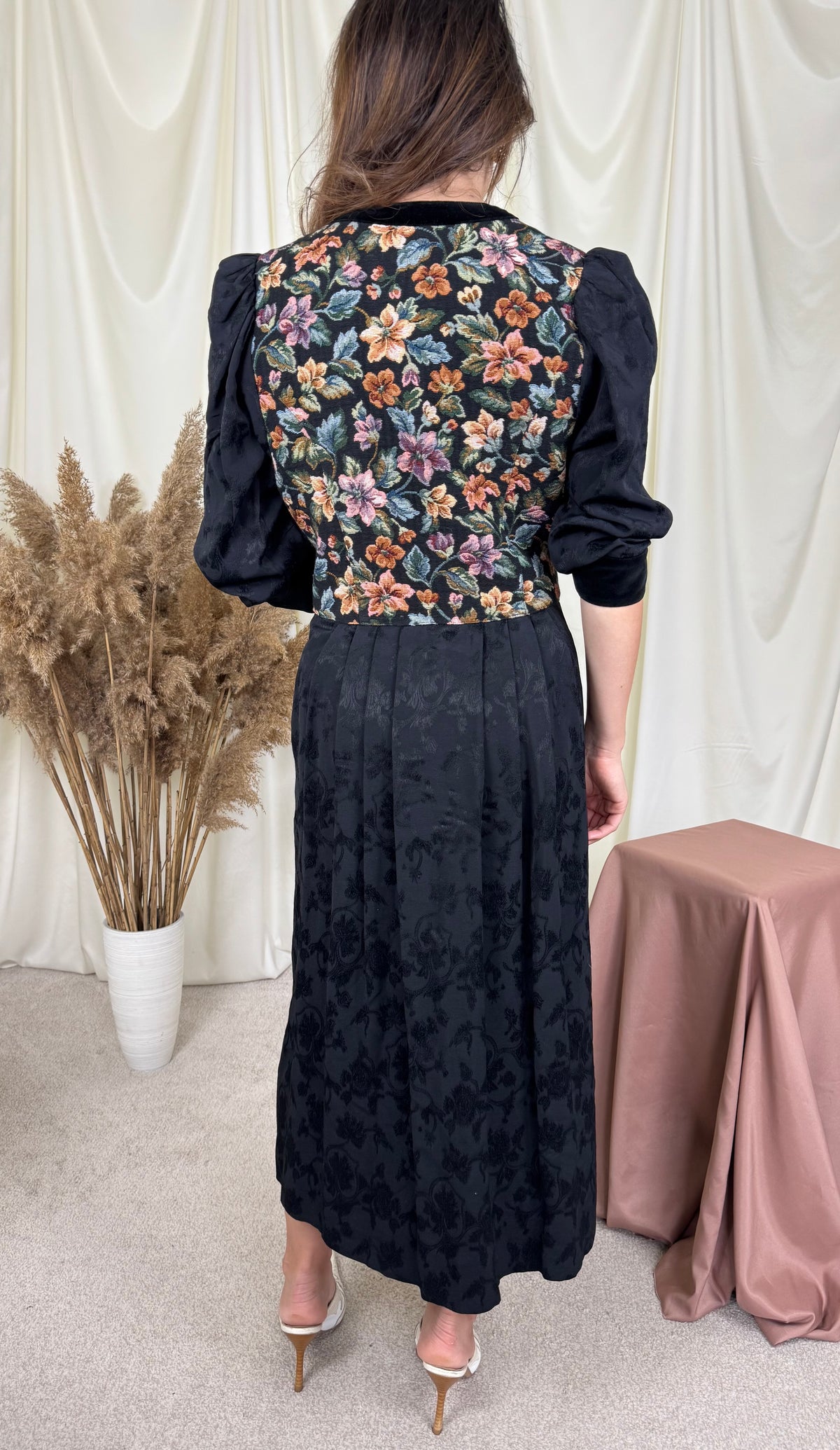 Rochie vintage superbisimă cu nasturi metalici și detalii din catifea de bumbac ( mărimea M/L)