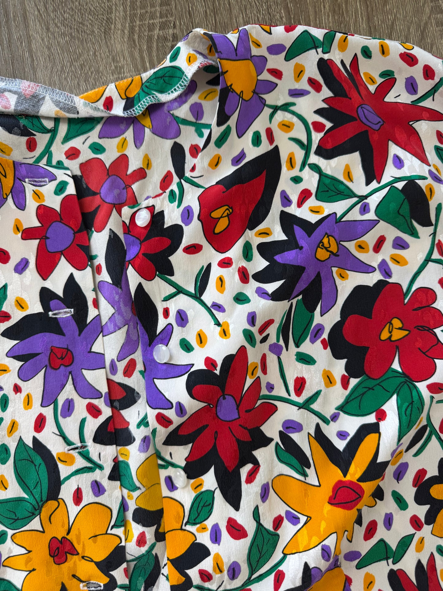Cămașă vintage din 100% mătase naturală cu print floral
(Mărimea M)