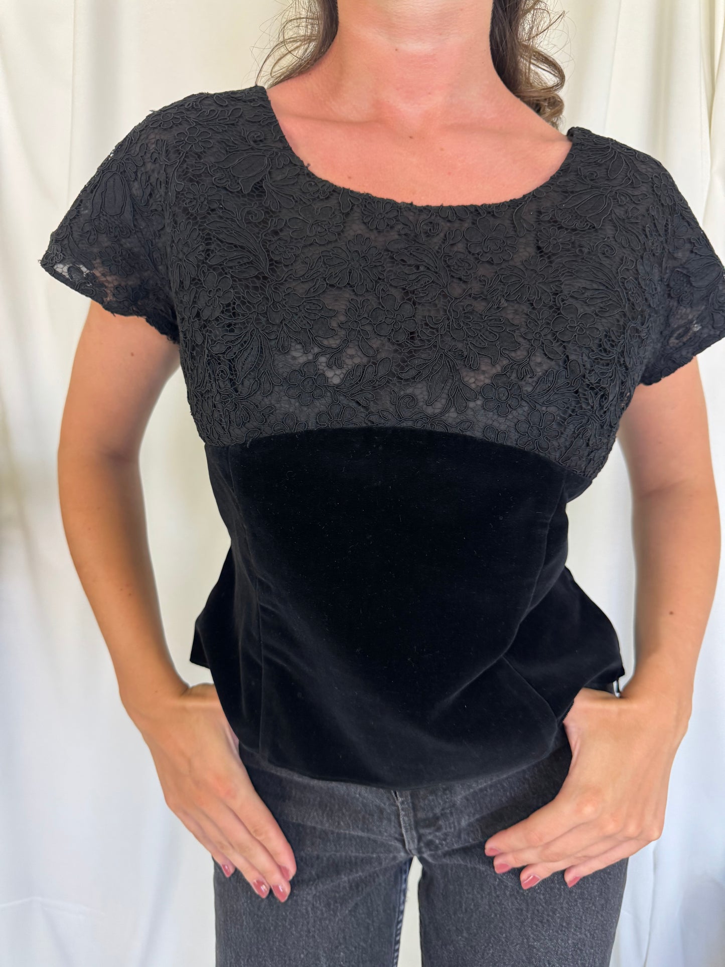 Piesa vintage cu dantela spectaculoasa (M)