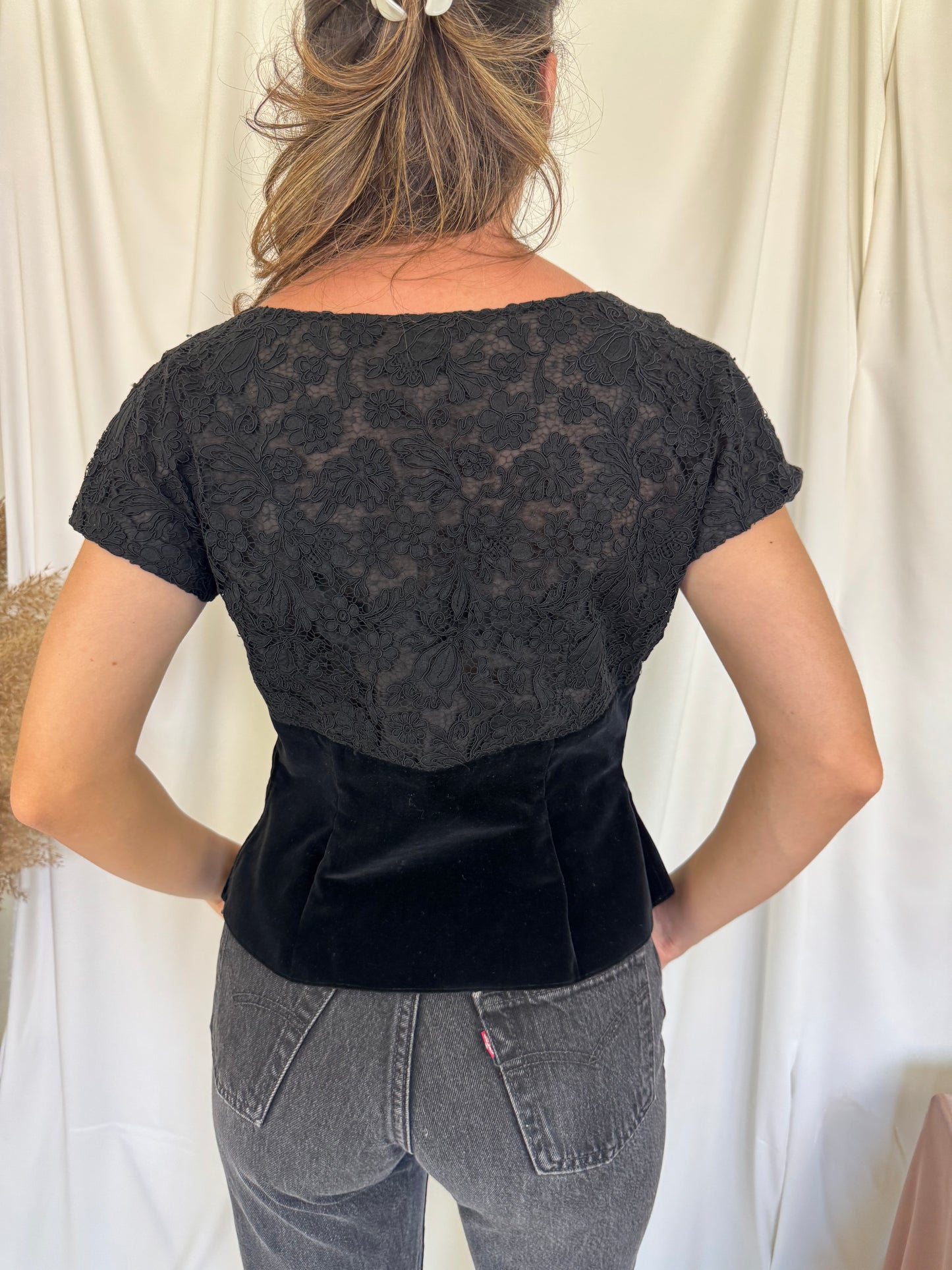 Piesa vintage cu dantela spectaculoasa (M)
