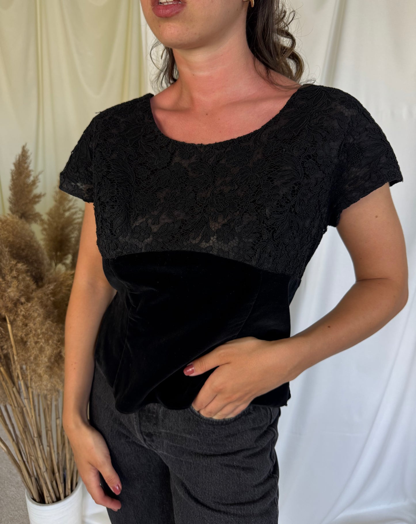 Piesa vintage cu dantela spectaculoasa (M)