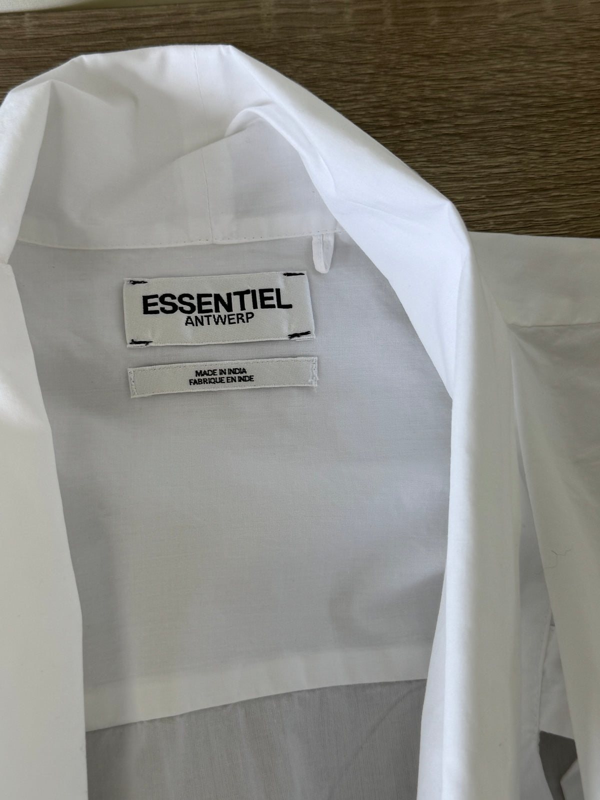 Cămașă albă ESSENTIEL din 100% bumbac 
( mărimea M/L)