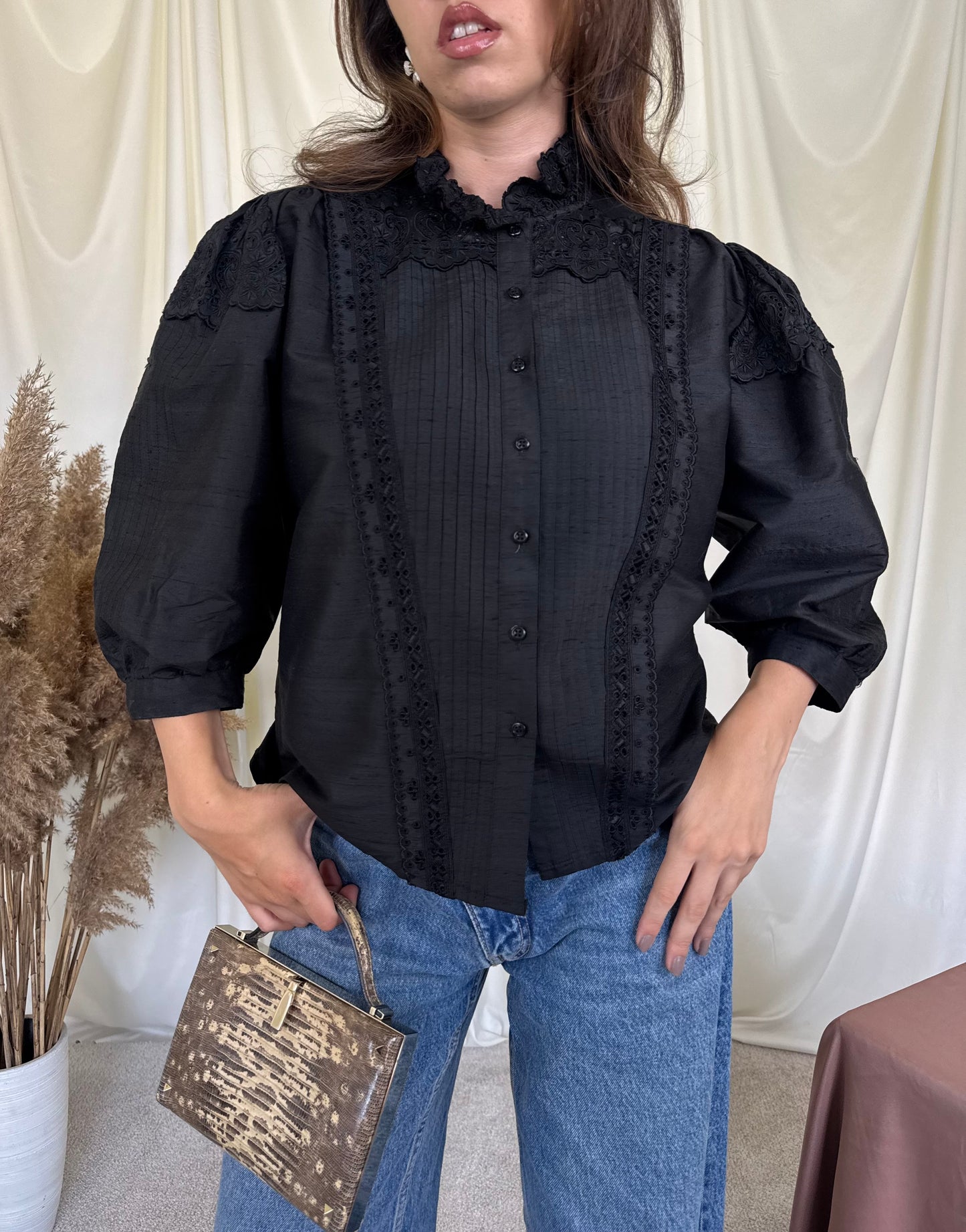Cămașă vintage din mătase naturală cu broderie (Mărimea L)