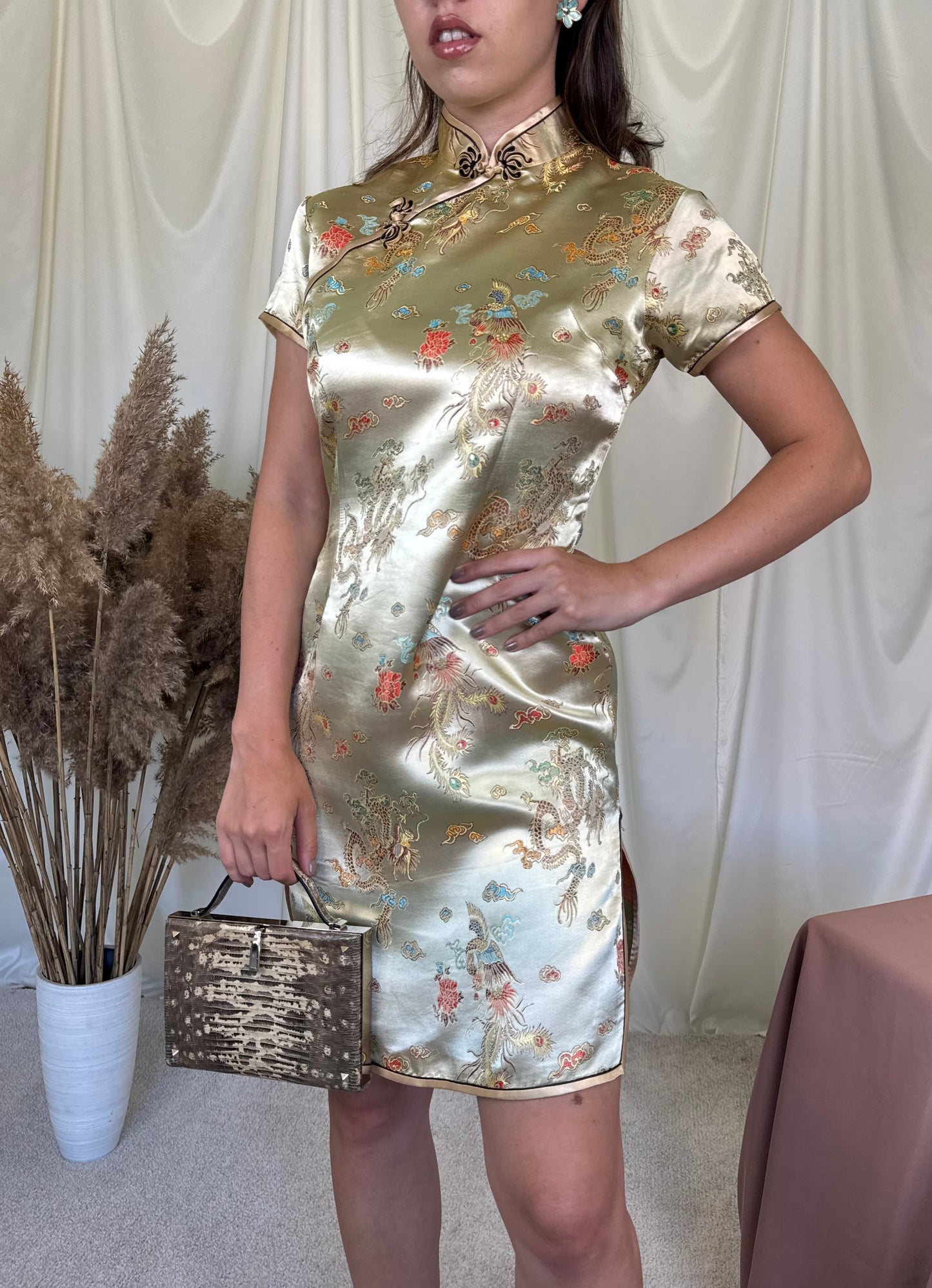 Rochie superbă asiatică cu print și șlițuri laterale (Mărimea S)