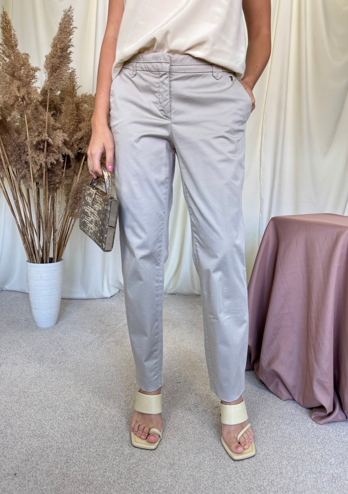 Pantalon Office TRUSSARDI din bumbac tip denim cu talie medie ( mărimea M)