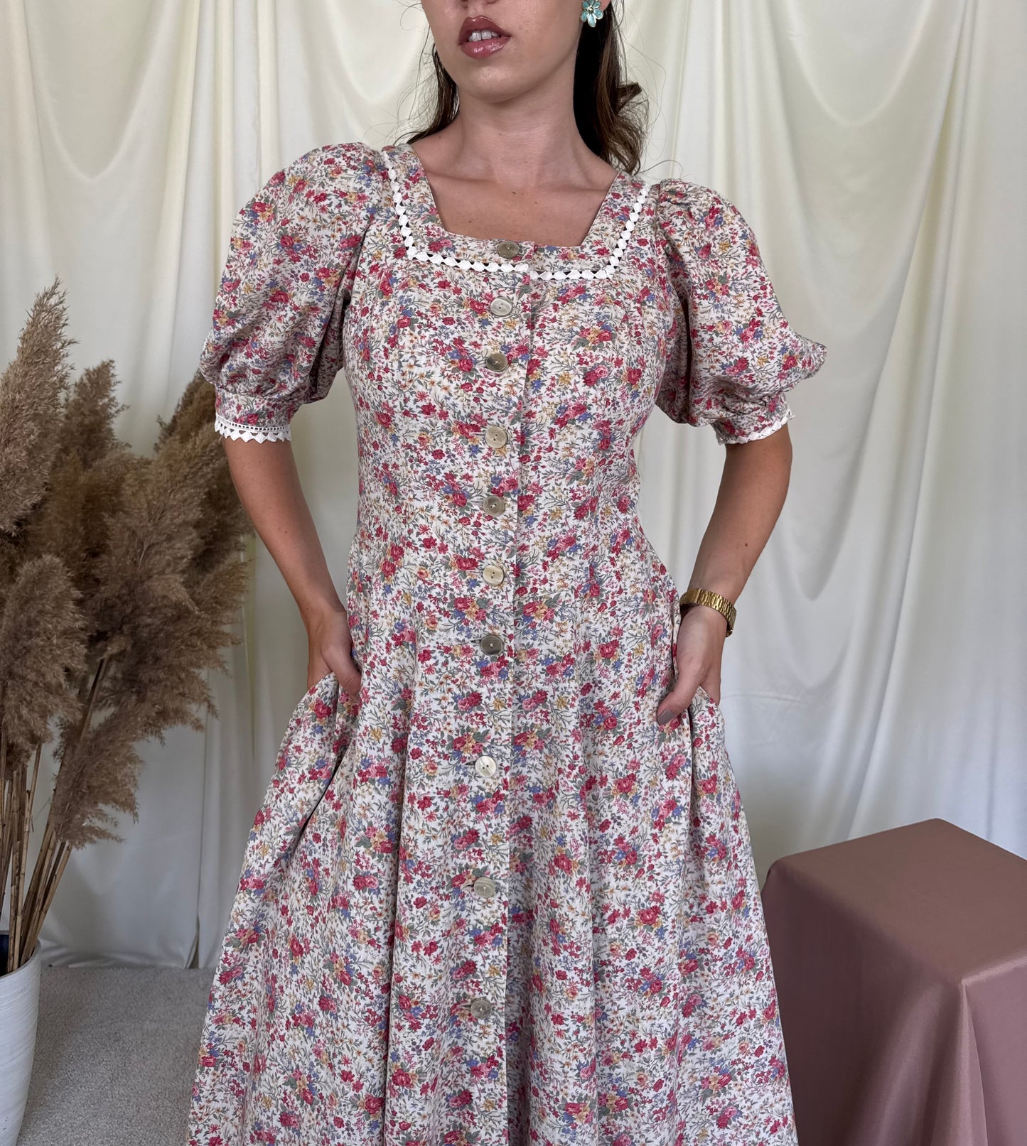 Rochie vintage cu print floral din bumbac și in, talie cambrata 
(Mărimea S)