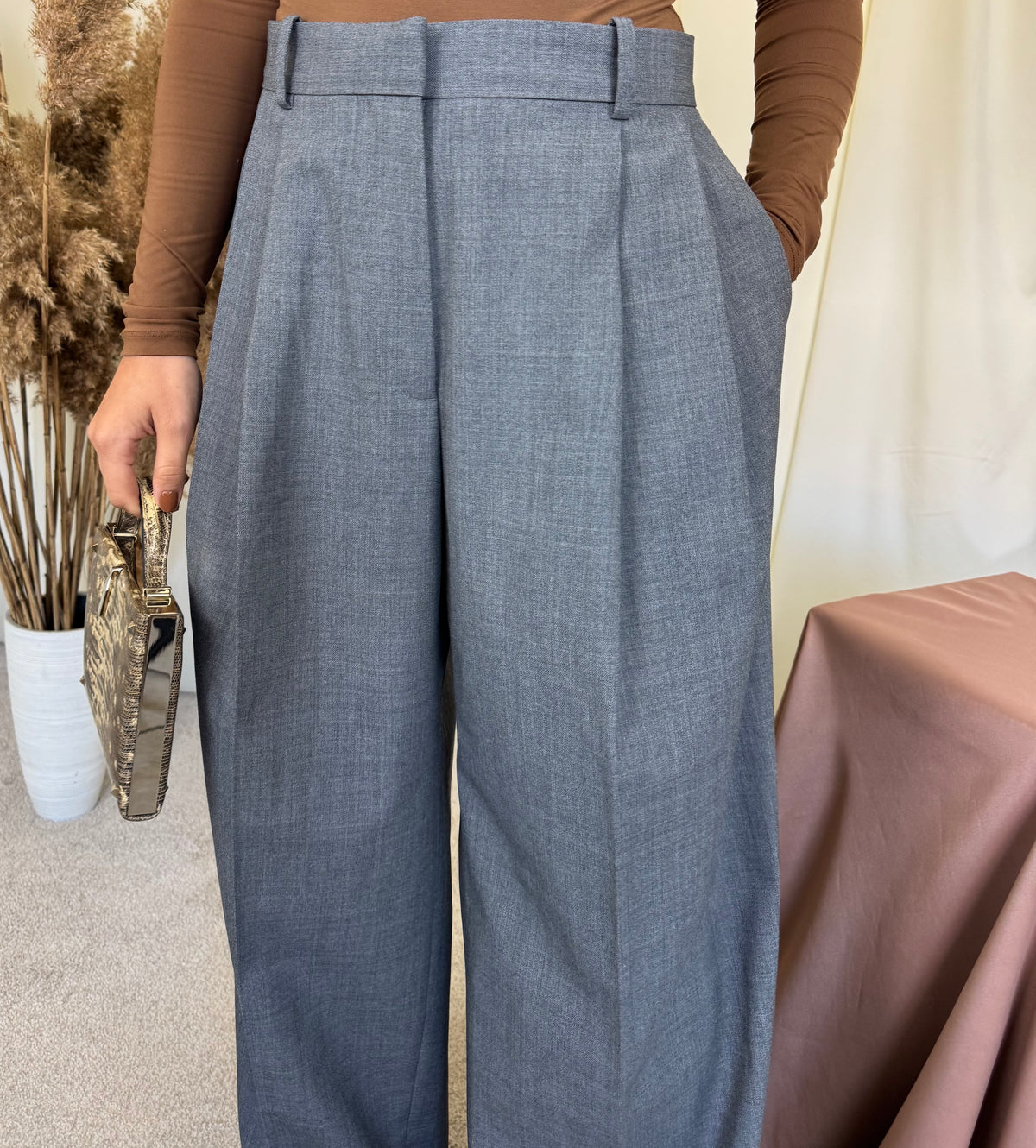 Pantalon COS super cool wide leg din stofă de lână  ( mărimea M)