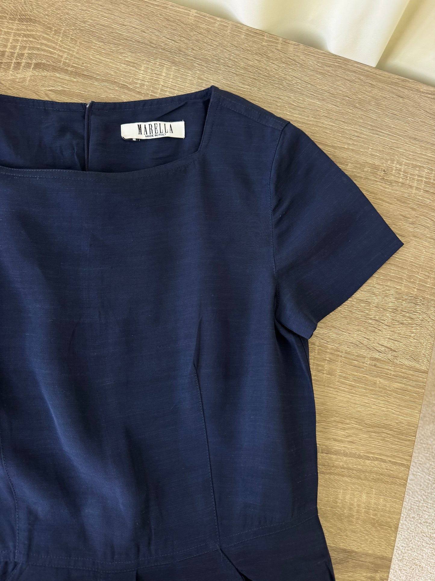 Back! Rochie MARELLA by MAX MARA din vâscoză și in, închidere cu fermoar și nasturi ( mărimea S )