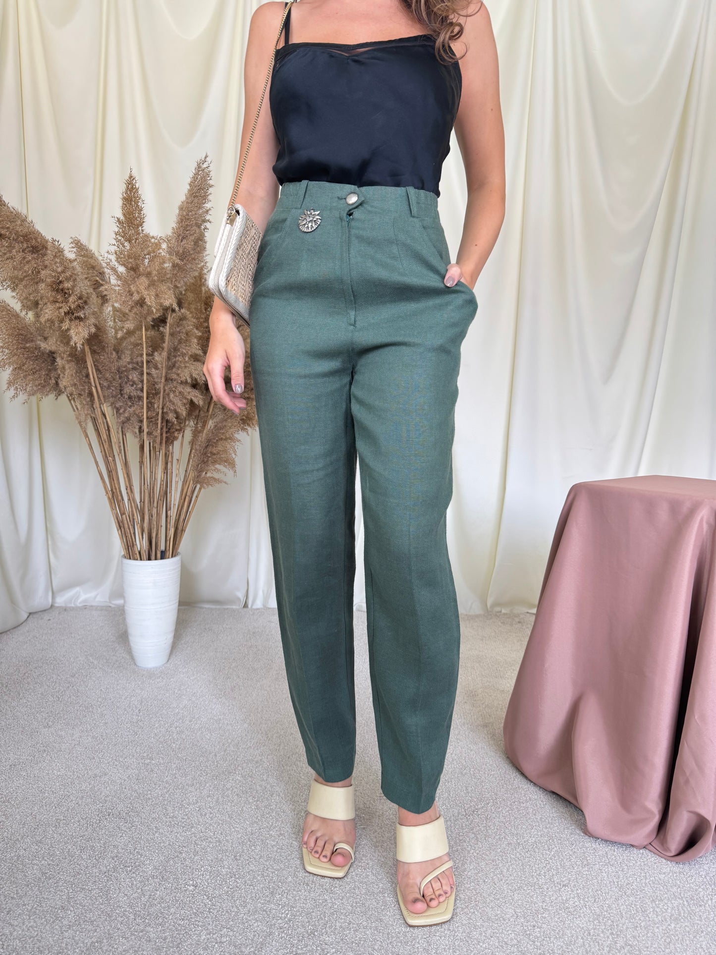 Pantalon vintage cu talie super înaltă elastică și detaliu metalic 
(Mărimea XS/S)