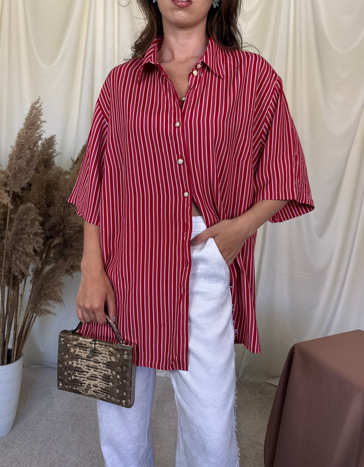 Cămașă vintage din 100% vascoza cu nasturi tip bijuterie 
(Mărimea L/XL)
