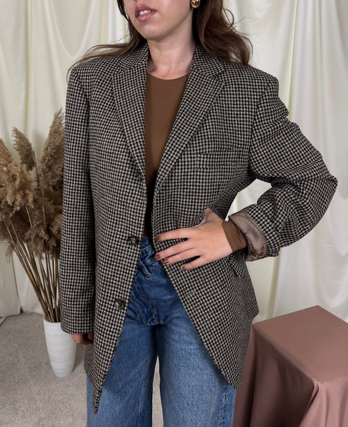 Back! Sacou premium HUGO BOSS în croi bărbătesc din lana tip tweed de lana ( mărimea L)