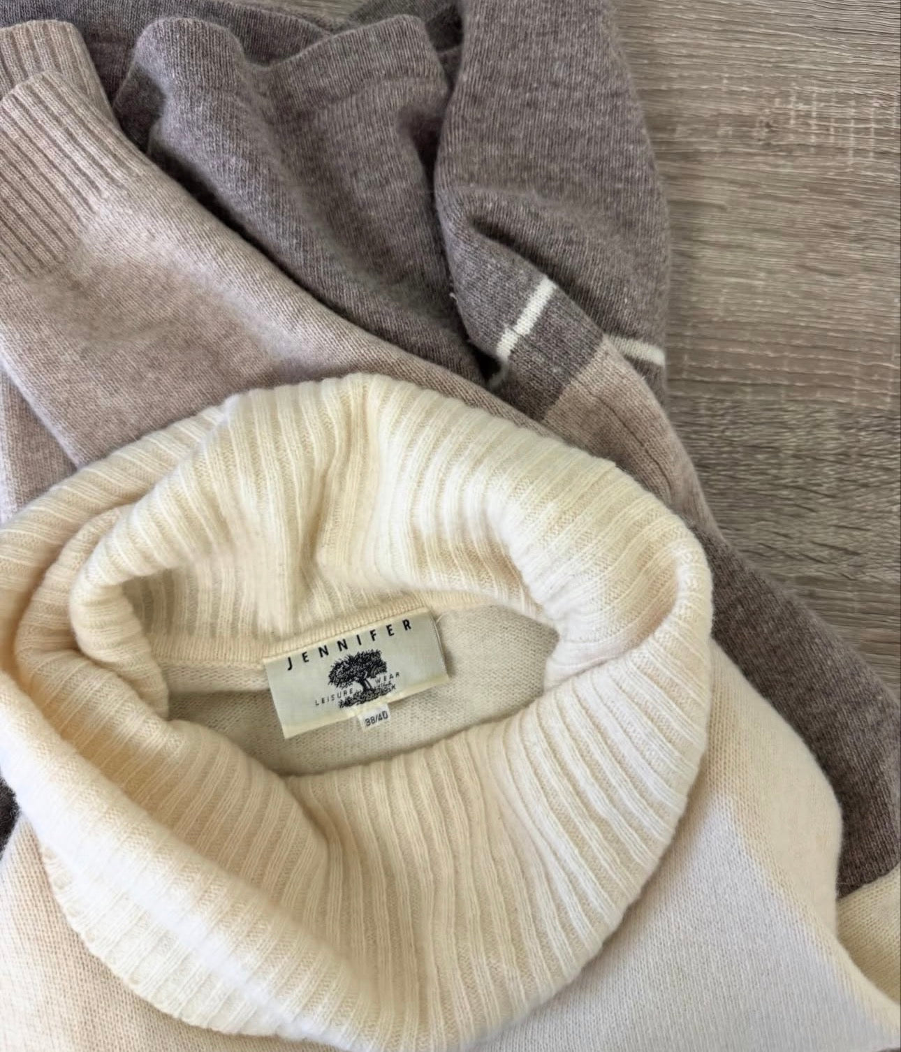 Pulover pe gât din lana moale ( M/L)