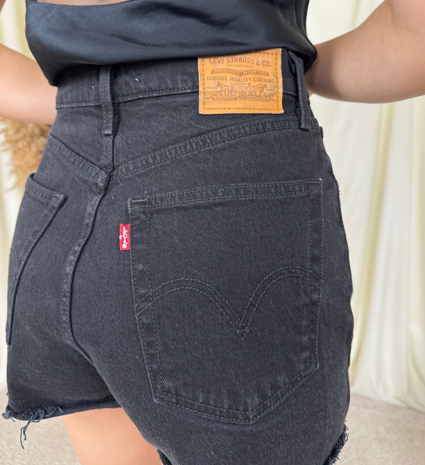 Levi’s RIBCAGE SHORT cu talie înaltă, negru ( mărimea S)