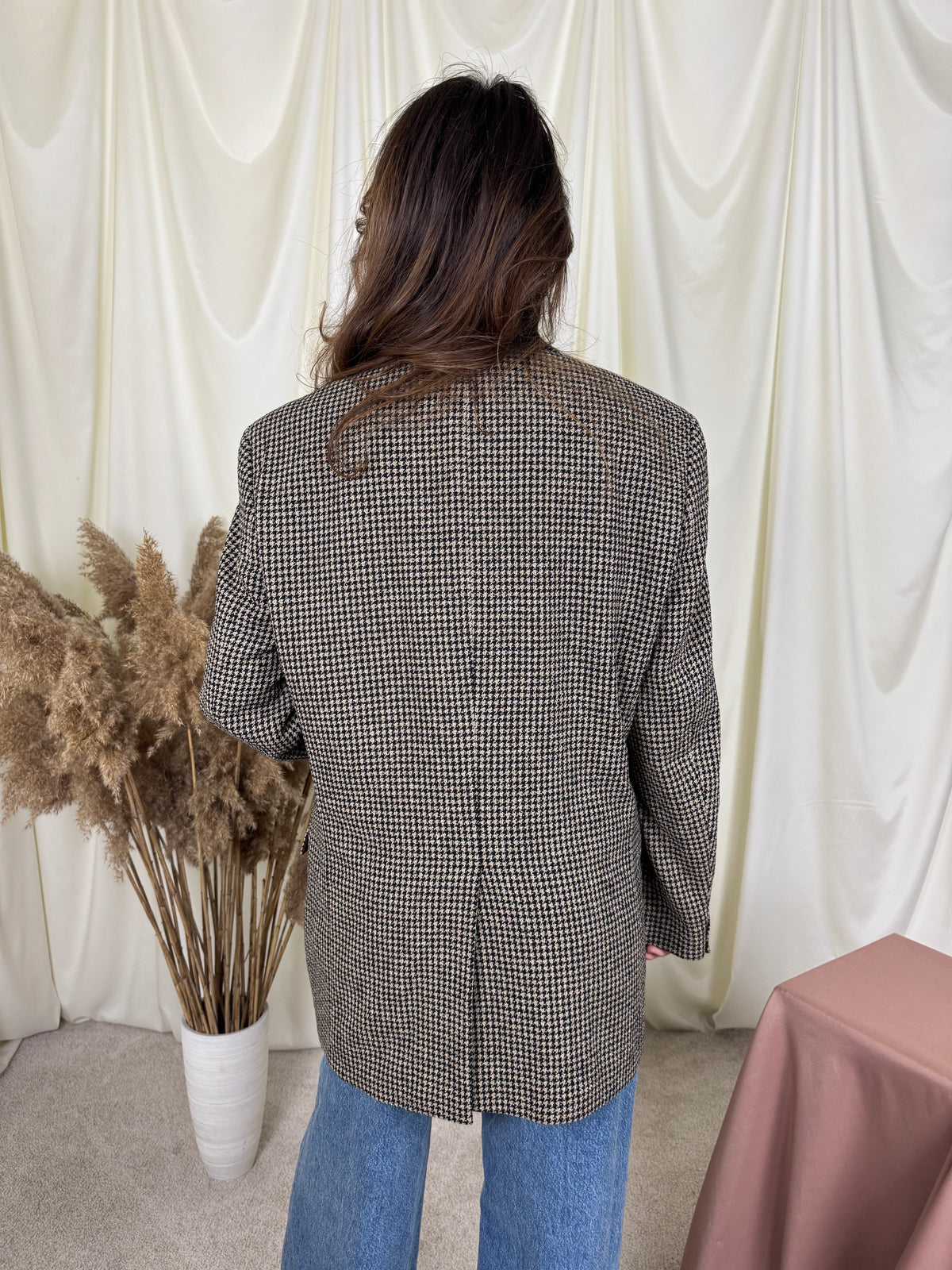Back! Sacou premium HUGO BOSS în croi bărbătesc din lana tip tweed de lana ( mărimea L)