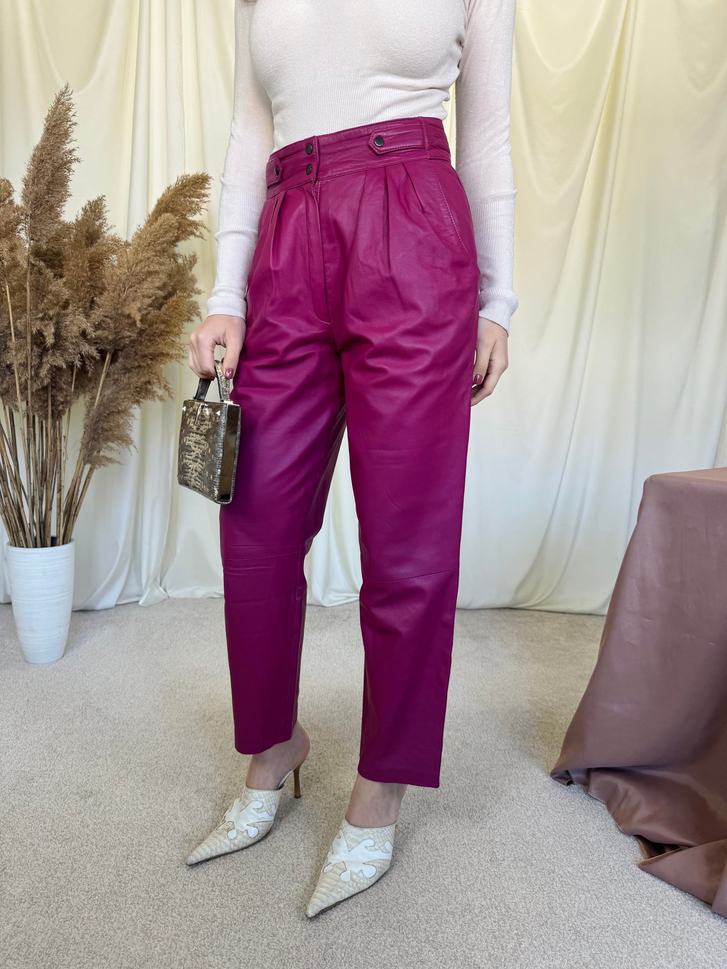 Pantalon vintage din piele naturală cu talie înaltă 
(Mărimea S)