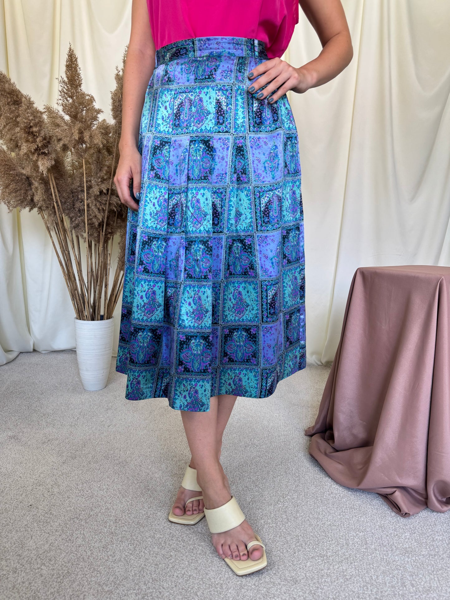 Fustă vintage din 100% mătase naturală cu print superb și talie înaltă ( mărimea M/L)