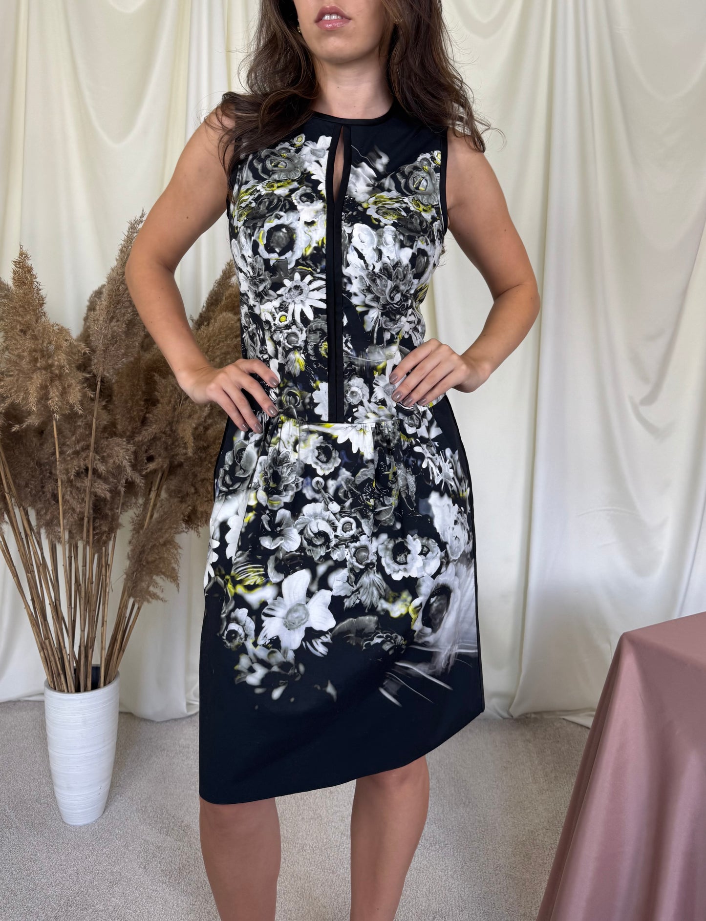 Rochie luxury PRADA din bumbac cu print floral și detalii satinate. Piesă statement în croială feminină ( mărimea S-M)