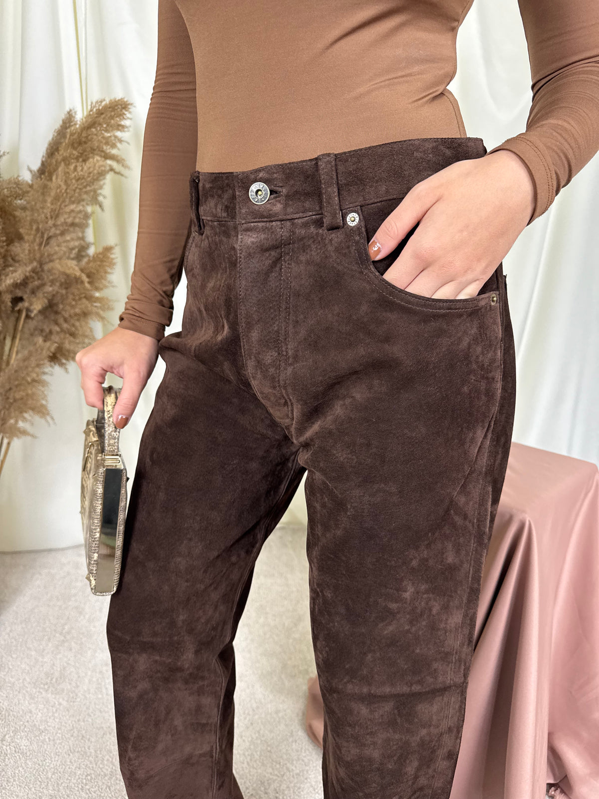 Pantalon vintage din 100% piele naturală întoarsă cu talie înaltă ( mărimea M/L)