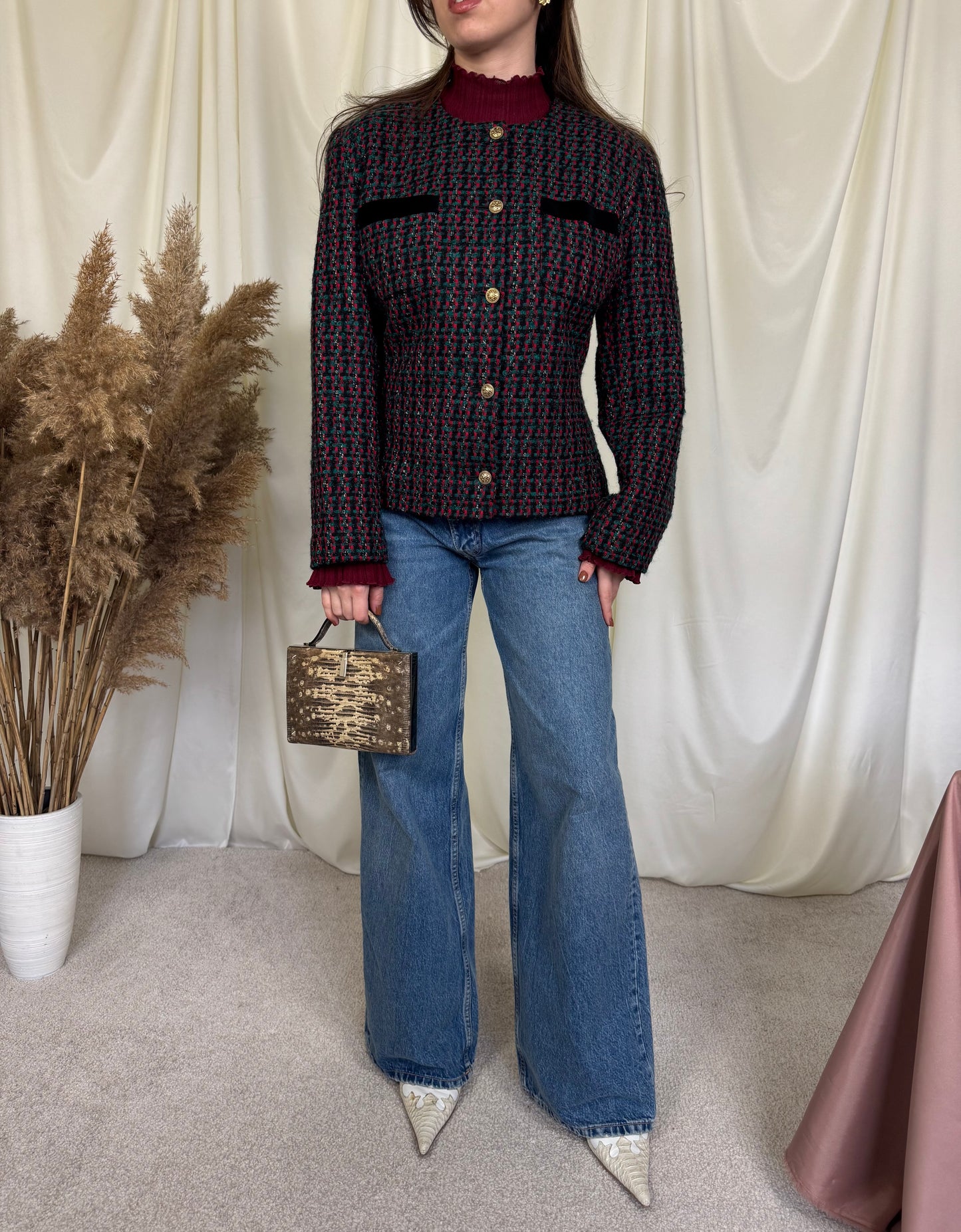 Jacheta din lana tip tweed cu detalii din catifea neagră și nasturi tip bijuterie, mărimea L/XL,