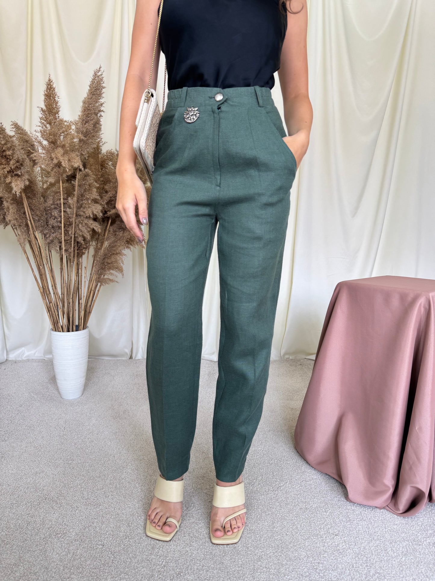 Pantalon vintage cu talie super înaltă elastică și detaliu metalic 
(Mărimea XS/S)