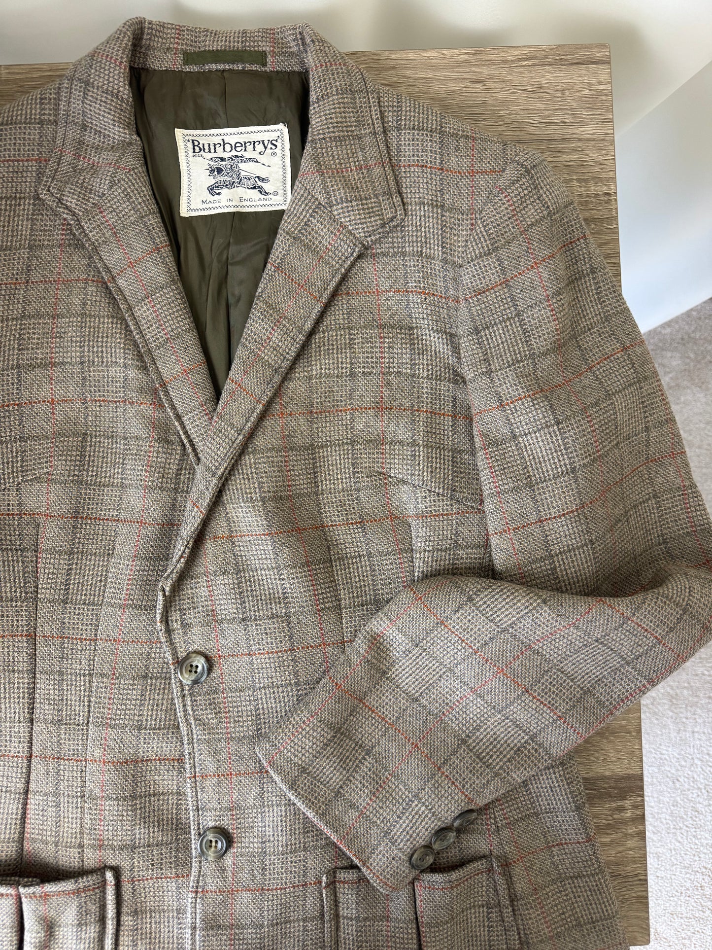 Sacou BURBERRY DIN 100% lână ( mărimea S)